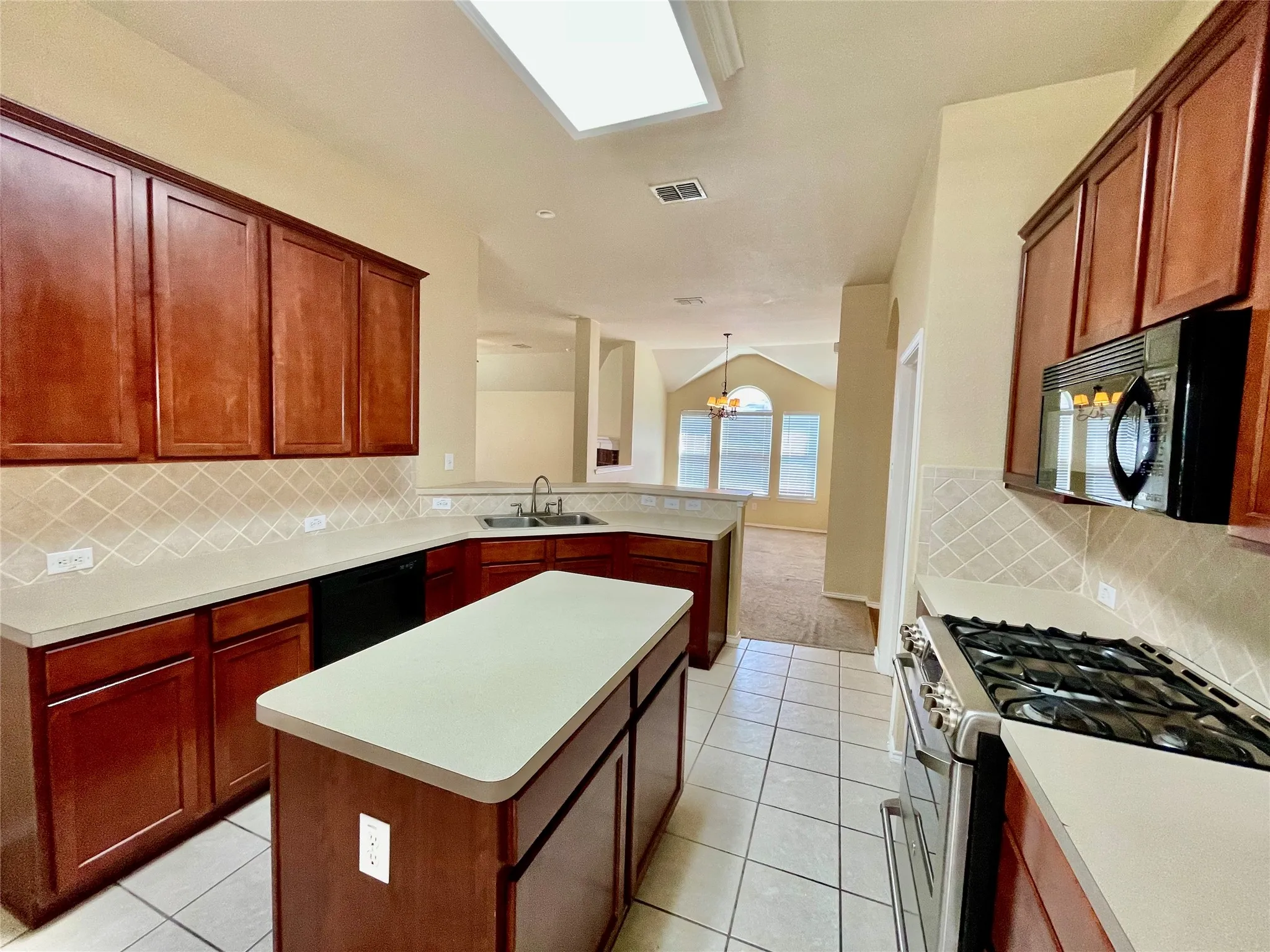 Single Family Residence For Rent in Collin County , 1535 Silver Spur Drive, Allen, Texas 75002, 3 Bedroom, 2 Bathroom, 2 Garage spaces, 1,843 Sqft, built in 2003, mls#21335666, Real Estate Agent in Allen, Homes For Rent in Collin county, Homes For Rent in Allen, Realtor in Allen Texas, Real Estate Brokerage Independent Realty Texas, Luminita Cordes Realtor