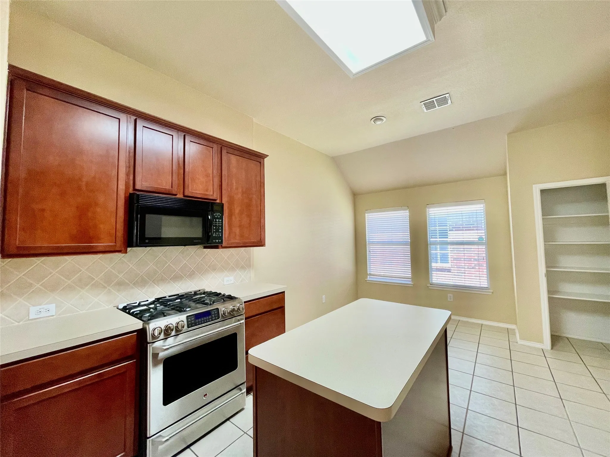 Single Family Residence For Rent in Collin County , 1535 Silver Spur Drive, Allen, Texas 75002, 3 Bedroom, 2 Bathroom, 2 Garage spaces, 1,843 Sqft, built in 2003, mls#21335666, Real Estate Agent in Allen, Homes For Rent in Collin county, Homes For Rent in Allen, Realtor in Allen Texas, Real Estate Brokerage Independent Realty Texas, Luminita Cordes Realtor