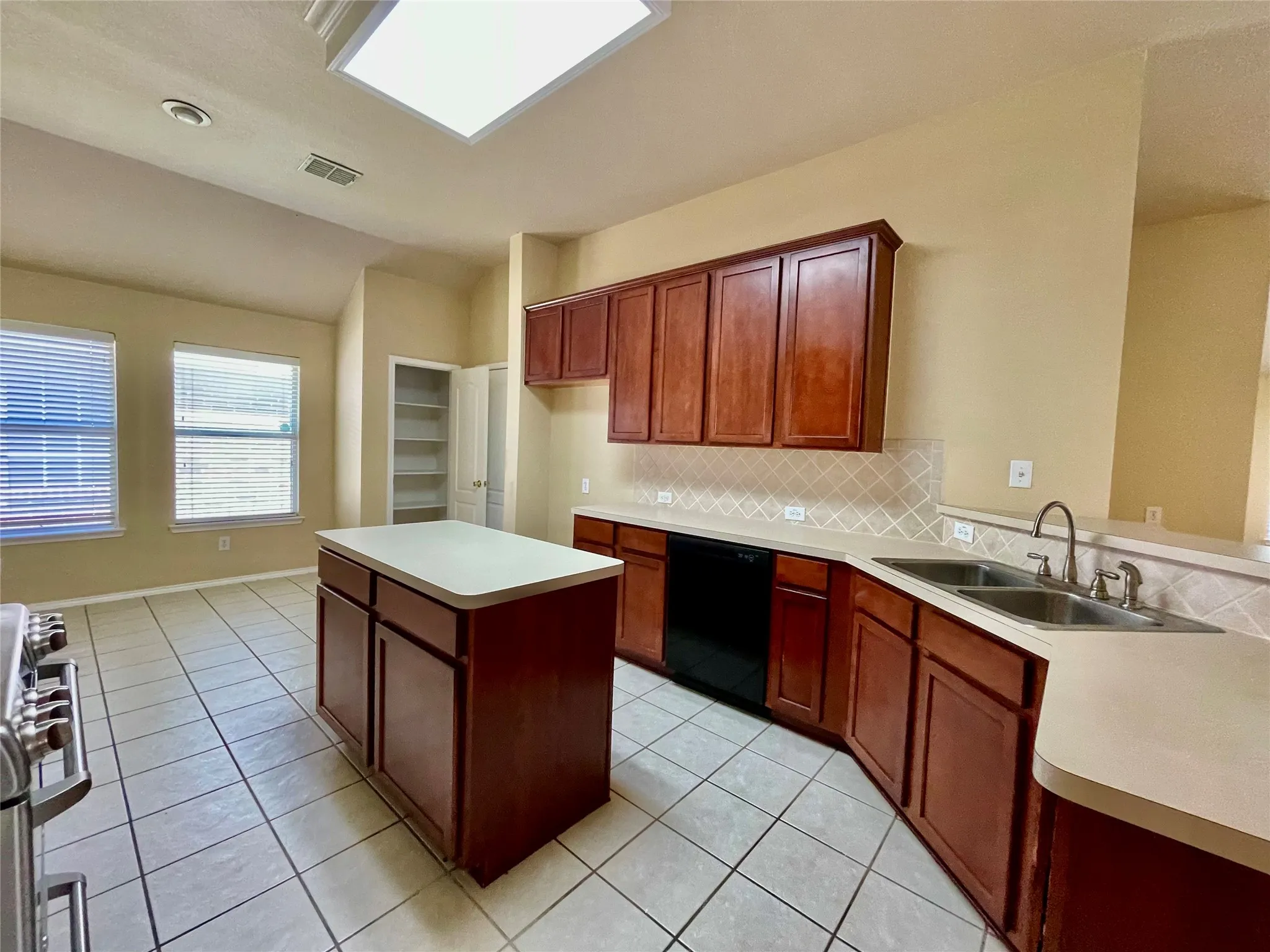 Single Family Residence For Rent in Collin County , 1535 Silver Spur Drive, Allen, Texas 75002, 3 Bedroom, 2 Bathroom, 2 Garage spaces, 1,843 Sqft, built in 2003, mls#21335666, Real Estate Agent in Allen, Homes For Rent in Collin county, Homes For Rent in Allen, Realtor in Allen Texas, Real Estate Brokerage Independent Realty Texas, Luminita Cordes Realtor
