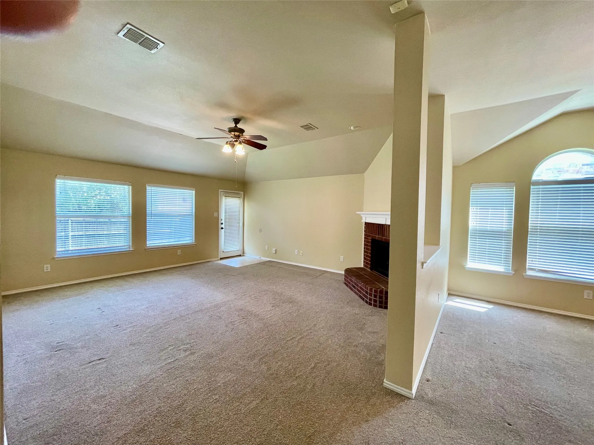 Single Family Residence For Rent in Collin County , 1535 Silver Spur Drive, Allen, Texas 75002, 3 Bedroom, 2 Bathroom, 2 Garage spaces, 1,843 Sqft, built in 2003, mls#21335666, Real Estate Agent in Allen, Homes For Rent in Collin county, Homes For Rent in Allen, Realtor in Allen Texas, Real Estate Brokerage Independent Realty Texas, Luminita Cordes Realtor
