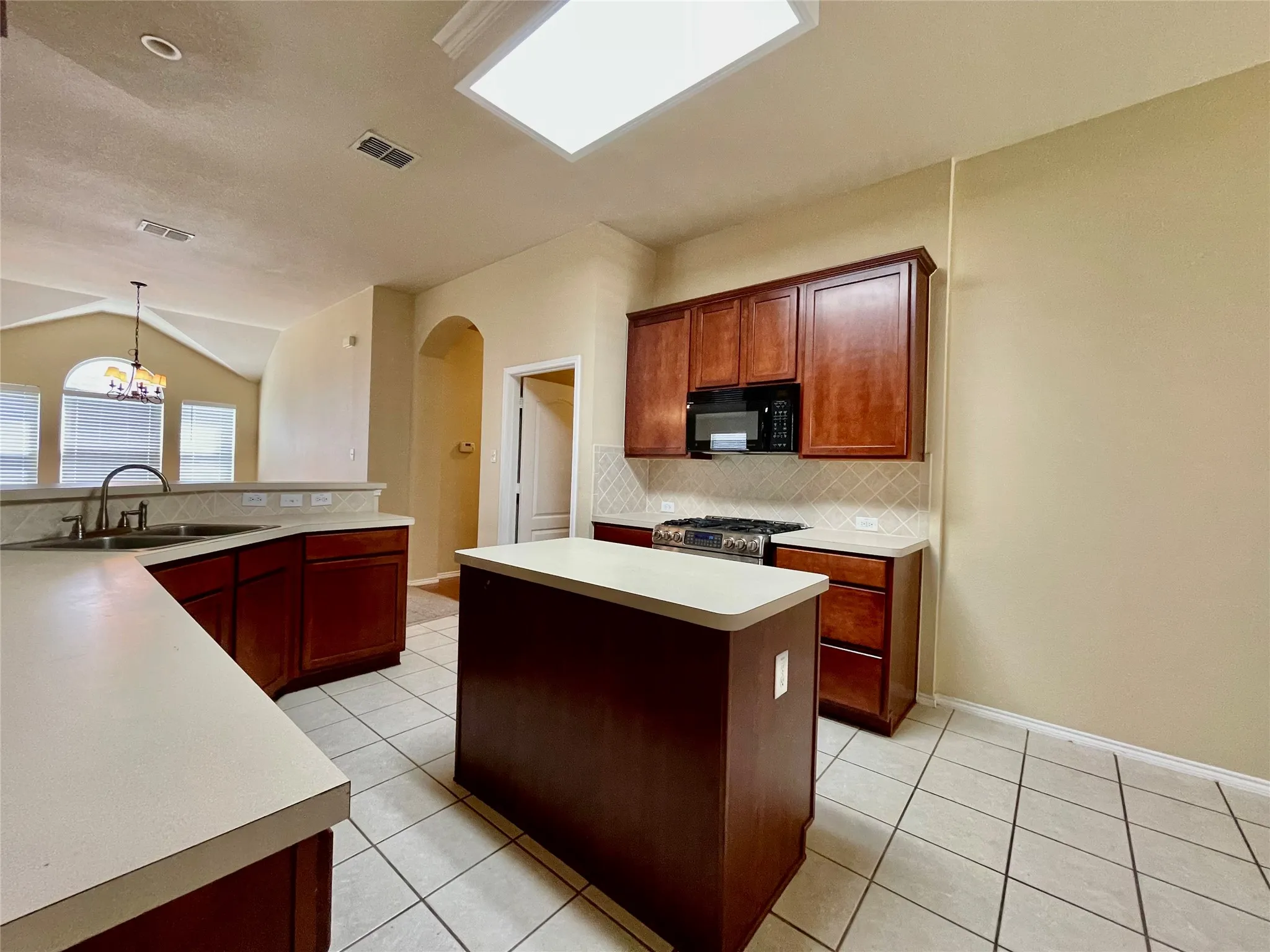 Single Family Residence For Rent in Collin County , 1535 Silver Spur Drive, Allen, Texas 75002, 3 Bedroom, 2 Bathroom, 2 Garage spaces, 1,843 Sqft, built in 2003, mls#21335666, Real Estate Agent in Allen, Homes For Rent in Collin county, Homes For Rent in Allen, Realtor in Allen Texas, Real Estate Brokerage Independent Realty Texas, Luminita Cordes Realtor