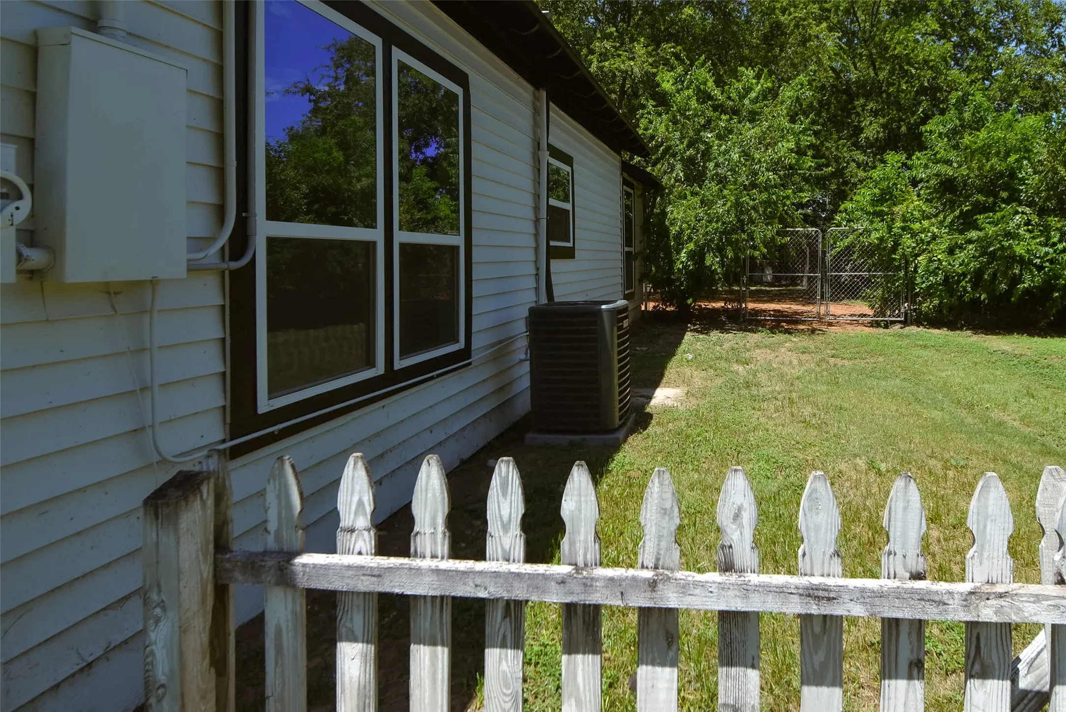 Single Family Residence For Rent in Somervell County , 403 N Gaither Street, Glen Rose, Texas 76043, 3 Bedroom, 2 Bathroom, Garage spaces, 1,472 Sqft, built in 0, mls#21335667, Real Estate Agent in Glen Rose, Homes For Rent in Somervell county, Homes For Rent in Glen Rose, Realtor in Glen Rose Texas, Real Estate Brokerage Independent Realty Texas, Luminita Cordes Realtor