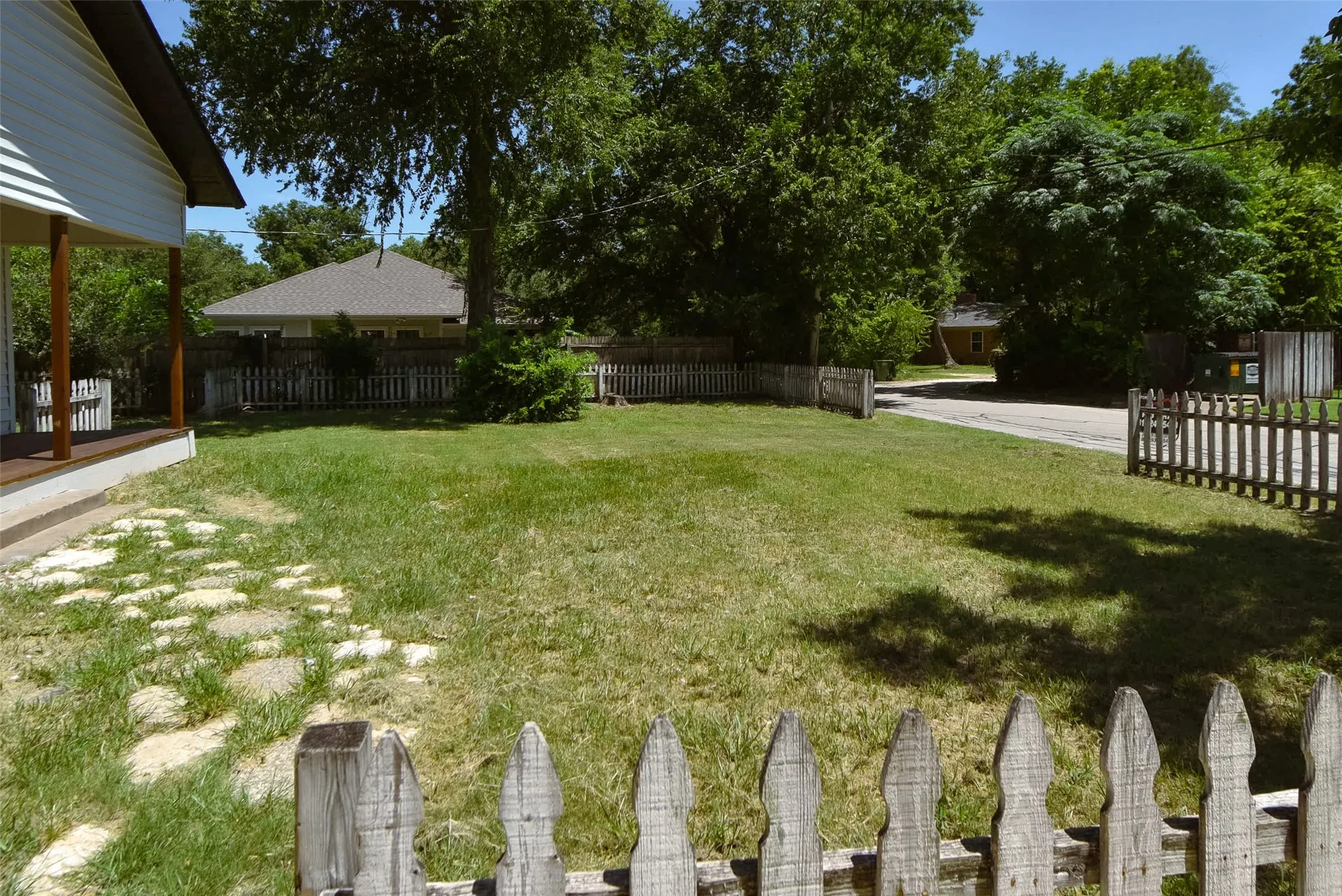 Single Family Residence For Rent in Somervell County , 403 N Gaither Street, Glen Rose, Texas 76043, 3 Bedroom, 2 Bathroom, Garage spaces, 1,472 Sqft, built in 0, mls#21335667, Real Estate Agent in Glen Rose, Homes For Rent in Somervell county, Homes For Rent in Glen Rose, Realtor in Glen Rose Texas, Real Estate Brokerage Independent Realty Texas, Luminita Cordes Realtor