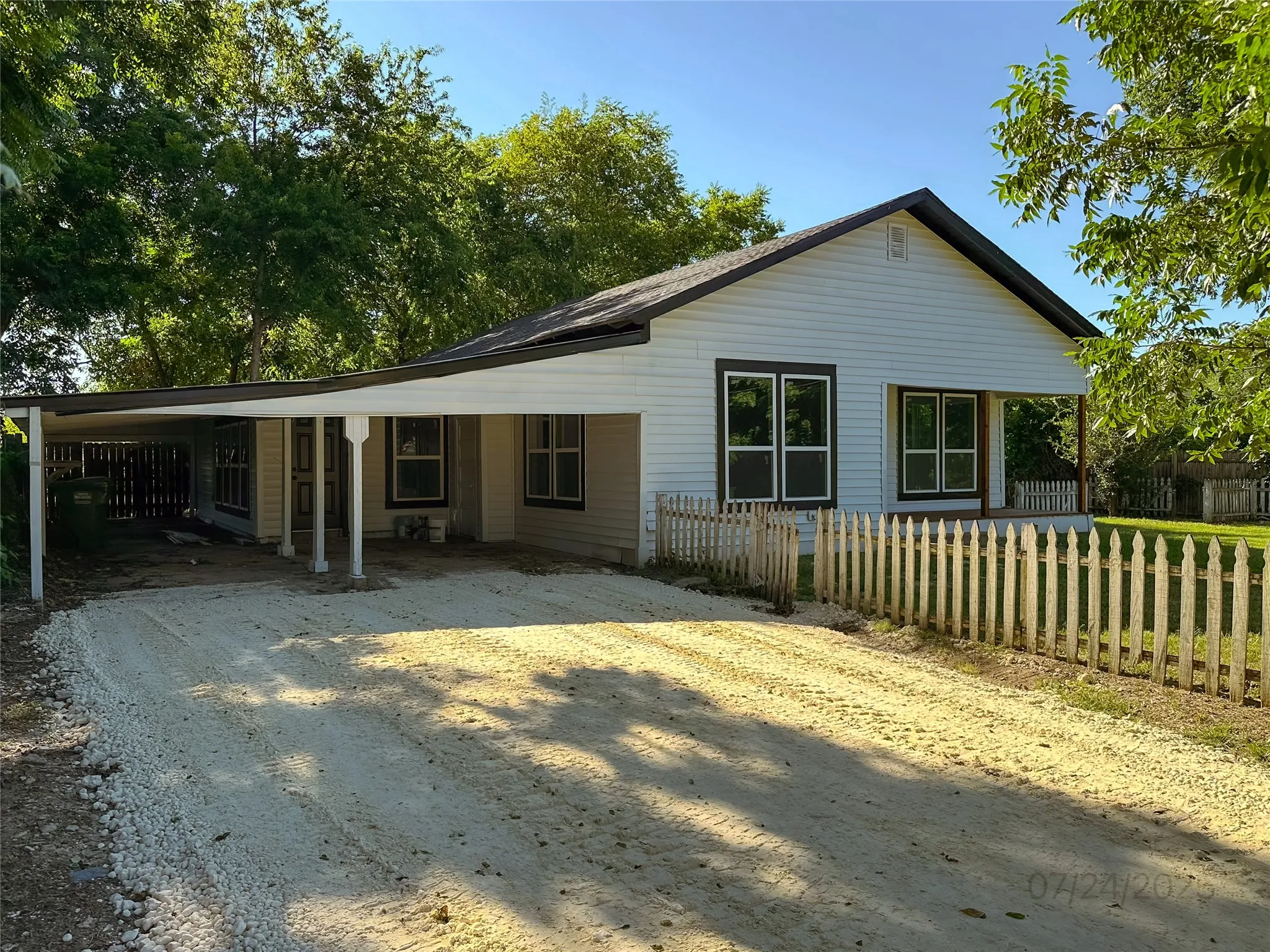Single Family Residence For Rent in Somervell County , 403 N Gaither Street, Glen Rose, Texas 76043, 3 Bedroom, 2 Bathroom, Garage spaces, 1,472 Sqft, built in 0, mls#21335667, Real Estate Agent in Glen Rose, Homes For Rent in Somervell county, Homes For Rent in Glen Rose, Realtor in Glen Rose Texas, Real Estate Brokerage Independent Realty Texas, Luminita Cordes Realtor