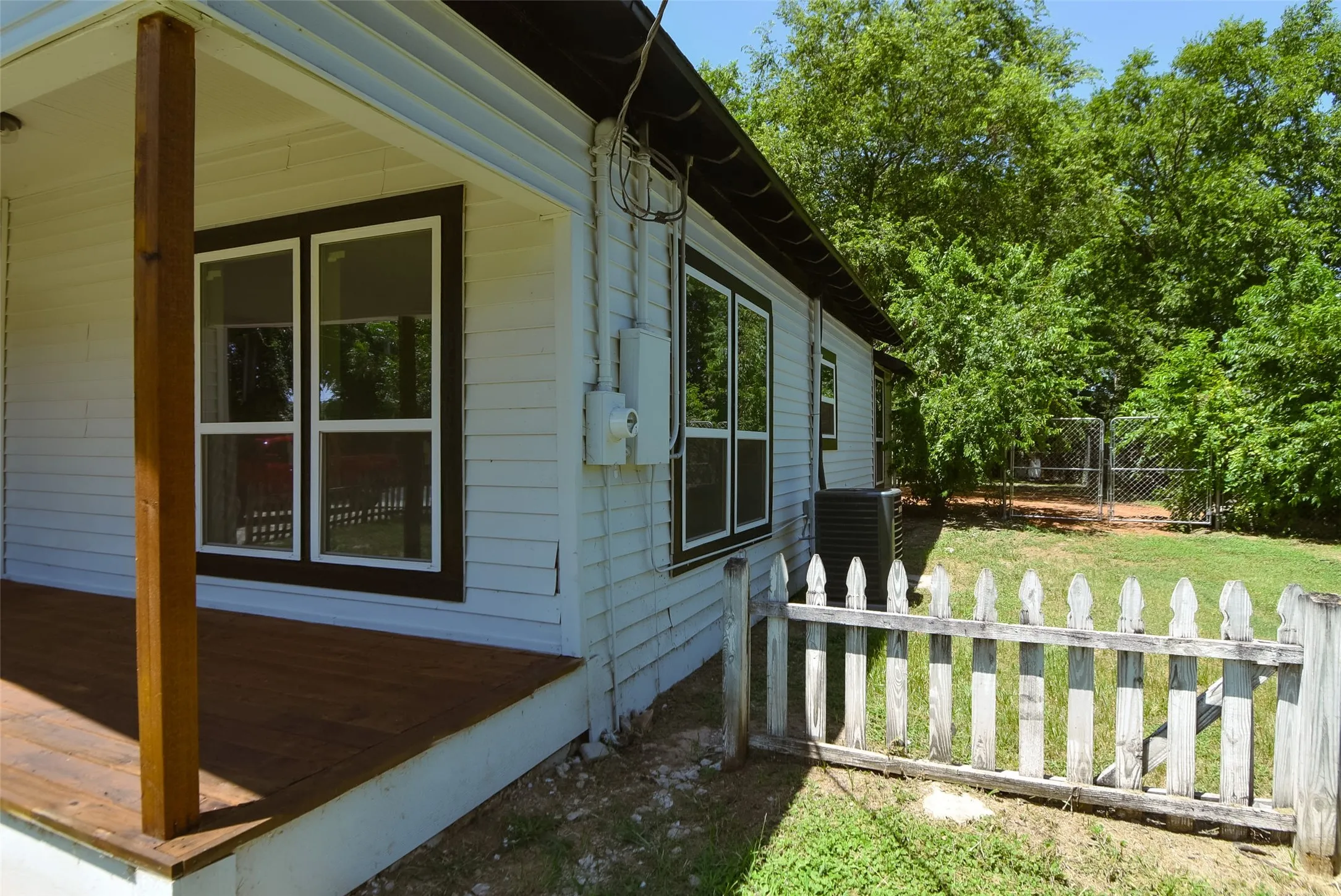 Single Family Residence For Rent in Somervell County , 403 N Gaither Street, Glen Rose, Texas 76043, 3 Bedroom, 2 Bathroom, Garage spaces, 1,472 Sqft, built in 0, mls#21335667, Real Estate Agent in Glen Rose, Homes For Rent in Somervell county, Homes For Rent in Glen Rose, Realtor in Glen Rose Texas, Real Estate Brokerage Independent Realty Texas, Luminita Cordes Realtor