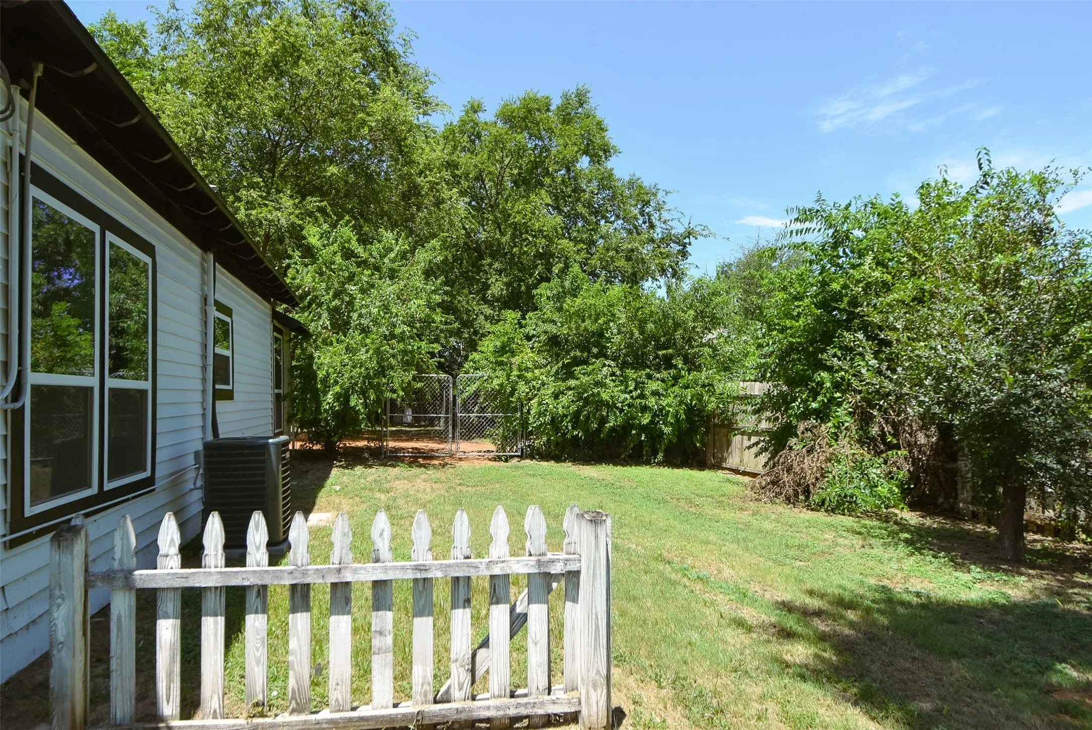 Single Family Residence For Rent in Somervell County , 403 N Gaither Street, Glen Rose, Texas 76043, 3 Bedroom, 2 Bathroom, Garage spaces, 1,472 Sqft, built in 0, mls#21335667, Real Estate Agent in Glen Rose, Homes For Rent in Somervell county, Homes For Rent in Glen Rose, Realtor in Glen Rose Texas, Real Estate Brokerage Independent Realty Texas, Luminita Cordes Realtor