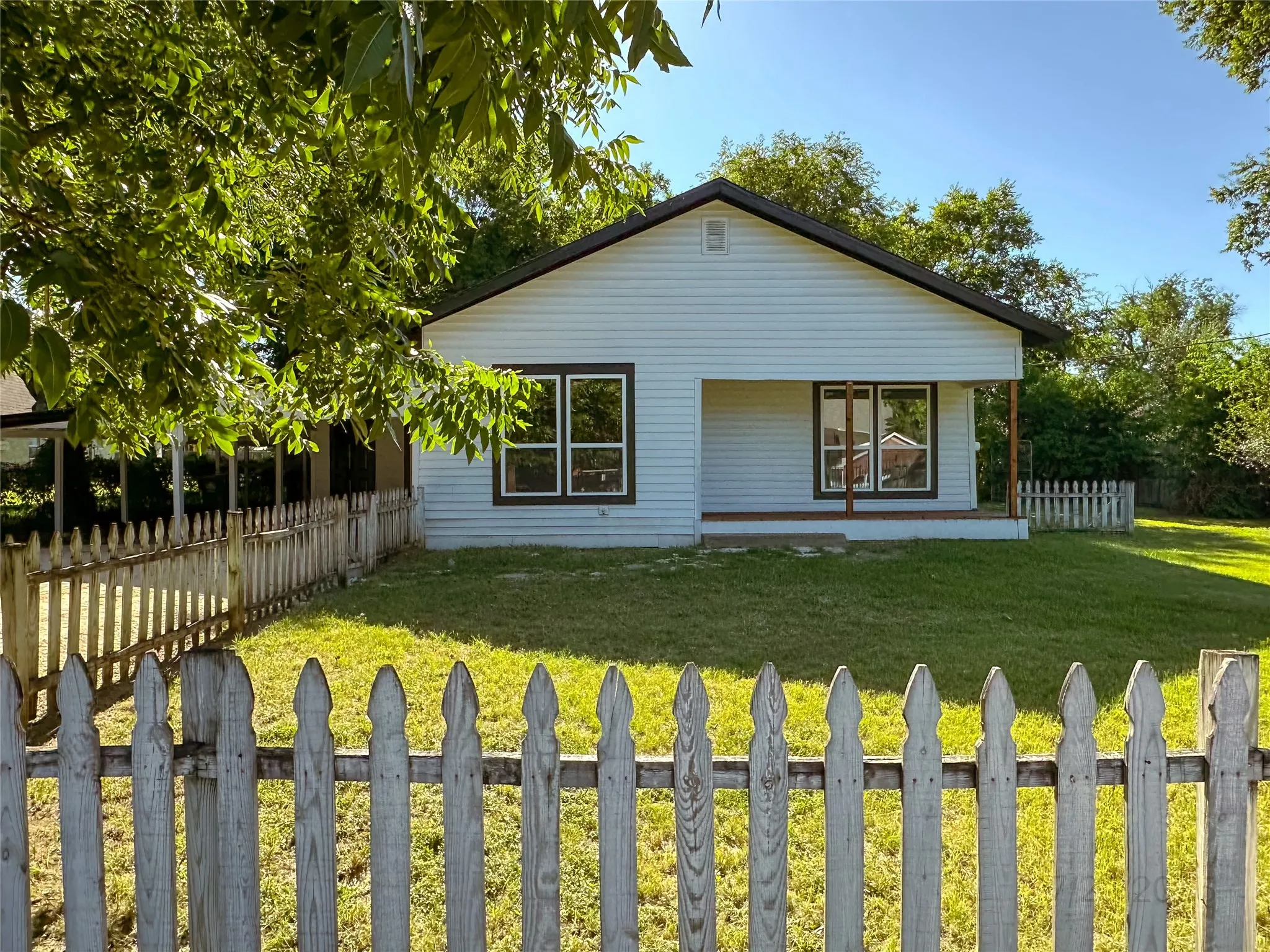 Single Family Residence For Rent in Somervell County , 403 N Gaither Street, Glen Rose, Texas 76043, 3 Bedroom, 2 Bathroom, Garage spaces, 1,472 Sqft, built in 0, mls#21335667, Real Estate Agent in Glen Rose, Homes For Rent in Somervell county, Homes For Rent in Glen Rose, Realtor in Glen Rose Texas, Real Estate Brokerage Independent Realty Texas, Luminita Cordes Realtor