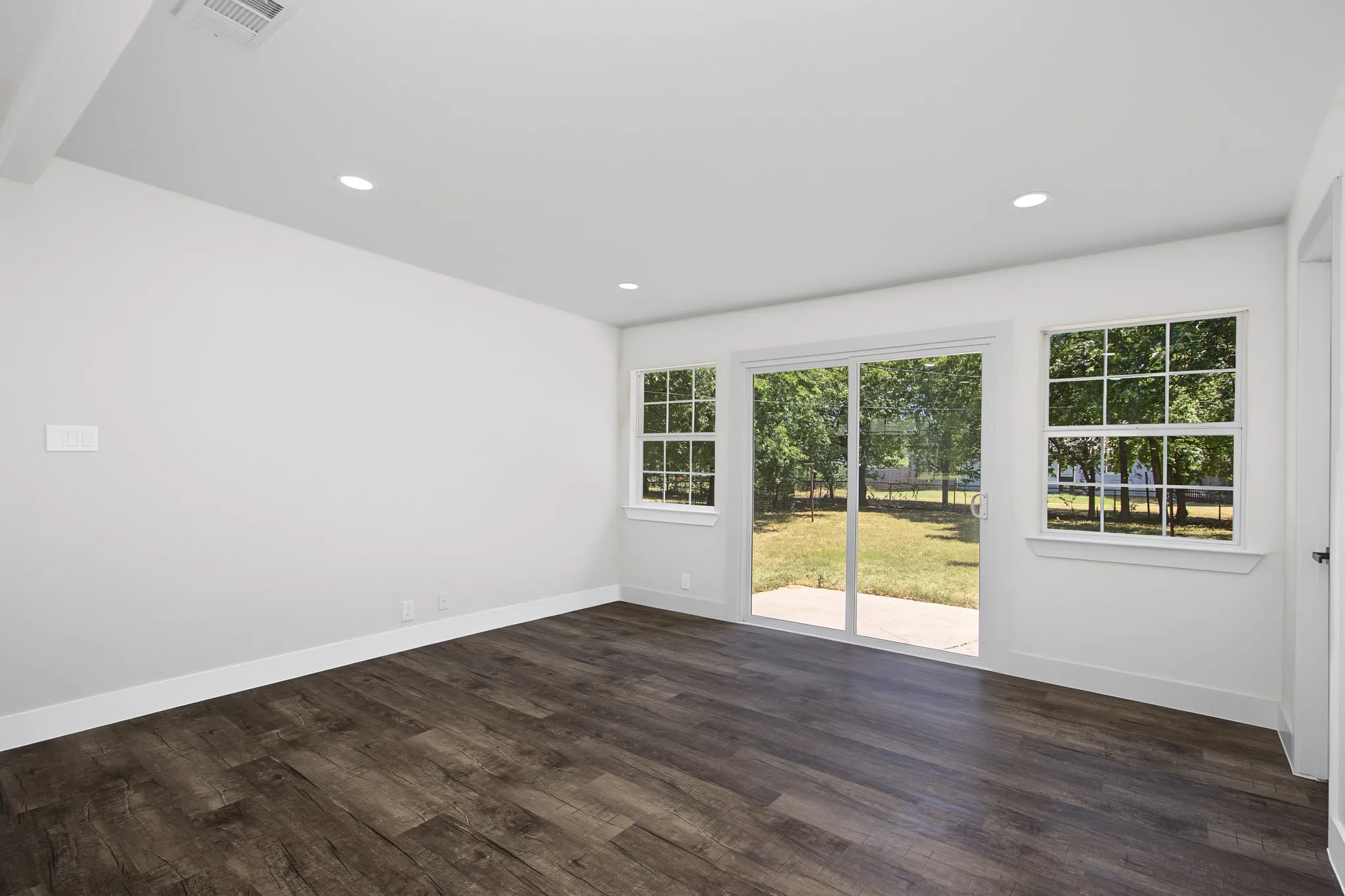 Single Family Residence For Sale in Tarrant County , 4608 Reed Street, Fort Worth, Texas 76119, 3 Bedroom, 2 Bathroom, Garage spaces, 1,050 Sqft, built in 1958, mls#21335012, Real Estate Agent in Fort Worth, Homes For Sale in Tarrant county, Homes For Sale in Fort Worth, Realtor in Fort Worth Texas, Real Estate Brokerage Independent Realty Texas, Luminita Cordes Realtor