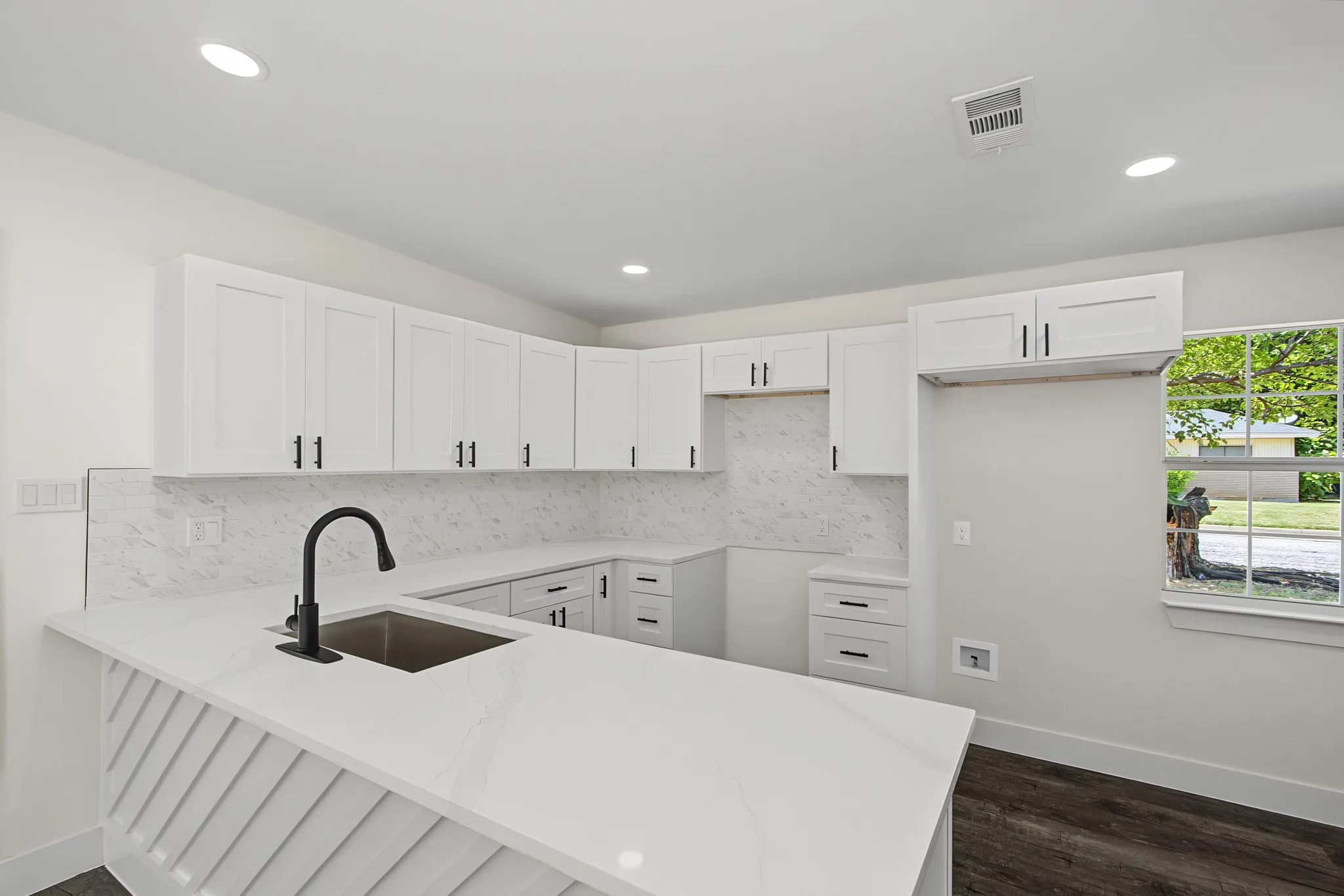 Single Family Residence For Sale in Tarrant County , 4608 Reed Street, Fort Worth, Texas 76119, 3 Bedroom, 2 Bathroom, Garage spaces, 1,050 Sqft, built in 1958, mls#21335012, Real Estate Agent in Fort Worth, Homes For Sale in Tarrant county, Homes For Sale in Fort Worth, Realtor in Fort Worth Texas, Real Estate Brokerage Independent Realty Texas, Luminita Cordes Realtor