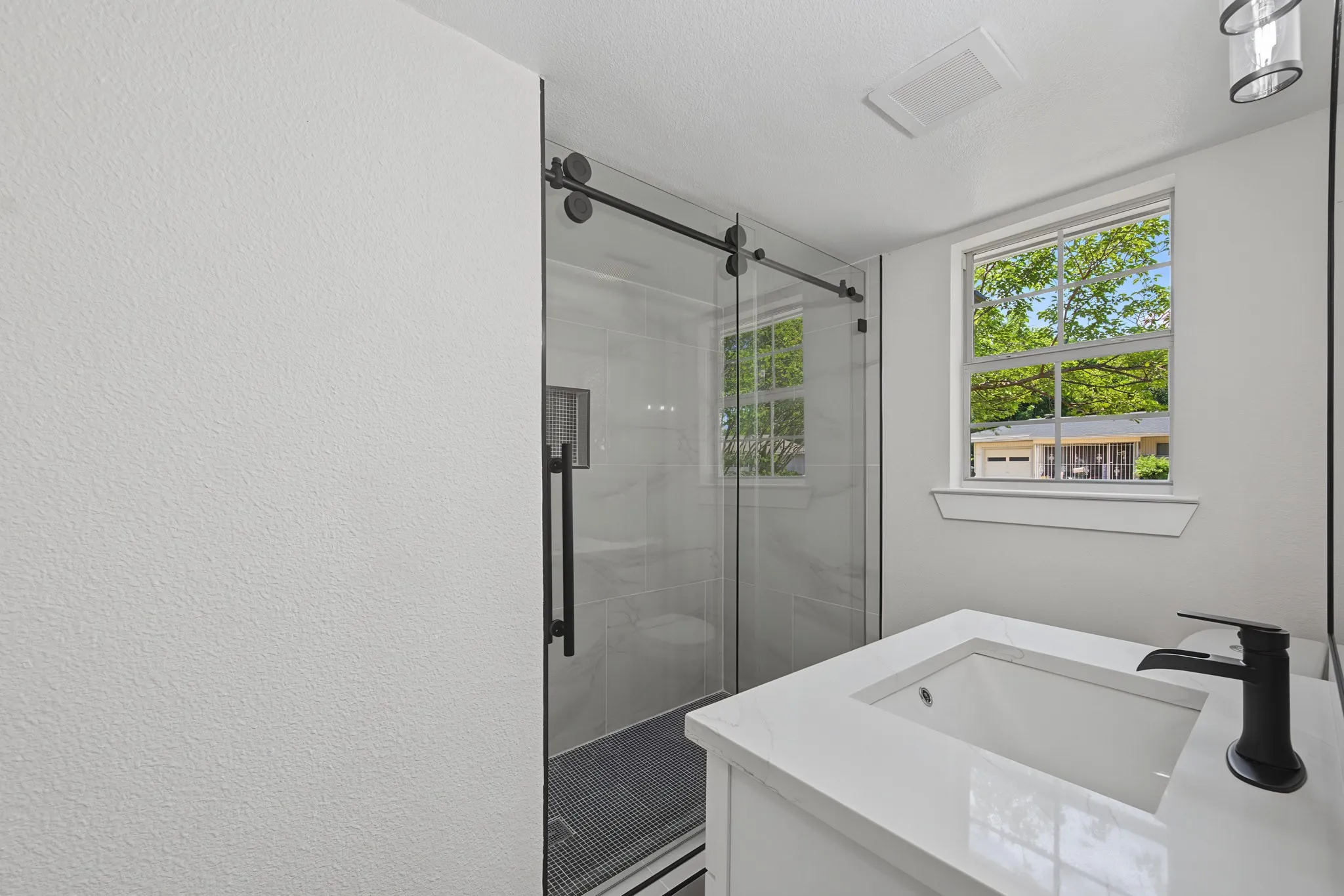 Single Family Residence For Sale in Tarrant County , 4608 Reed Street, Fort Worth, Texas 76119, 3 Bedroom, 2 Bathroom, Garage spaces, 1,050 Sqft, built in 1958, mls#21335012, Real Estate Agent in Fort Worth, Homes For Sale in Tarrant county, Homes For Sale in Fort Worth, Realtor in Fort Worth Texas, Real Estate Brokerage Independent Realty Texas, Luminita Cordes Realtor