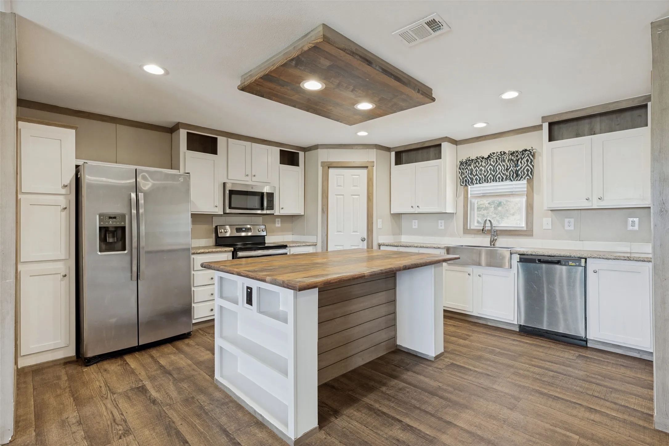 Mobile Home For Sale in Cooke County , 4445 County Road 136, Whitesboro, Texas 76273, 4 Bedroom, 2 Bathroom, 2 Garage spaces, 2,108 Sqft, built in 2021, mls#21335688, Real Estate Agent in Whitesboro, Homes For Sale in Cooke county, Homes For Sale in Whitesboro, Realtor in Whitesboro Texas, Real Estate Brokerage Independent Realty Texas, Luminita Cordes Realtor