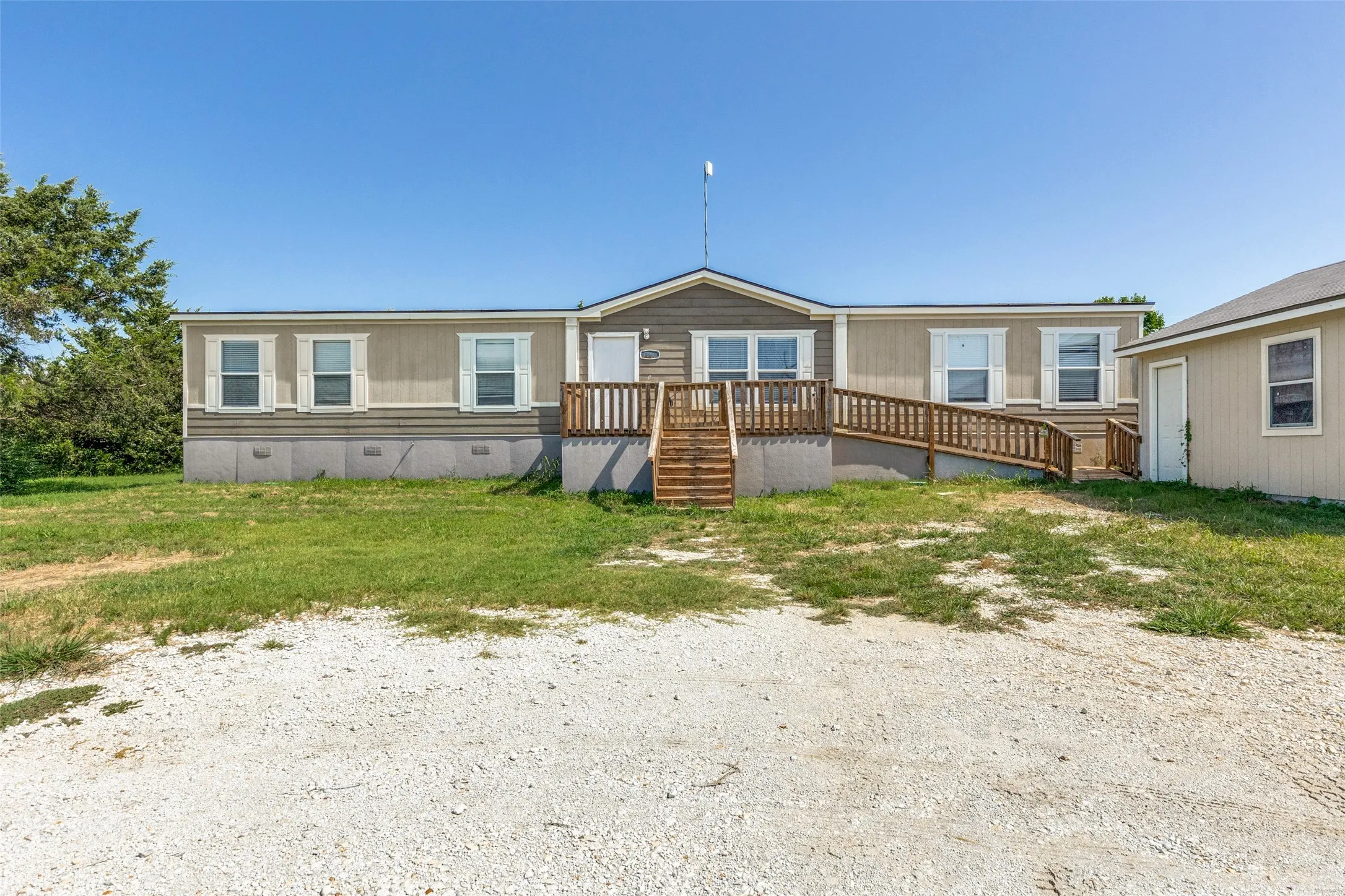 Mobile Home For Sale in Cooke County , 4445 County Road 136, Whitesboro, Texas 76273, 4 Bedroom, 2 Bathroom, 2 Garage spaces, 2,108 Sqft, built in 2021, mls#21335688, Real Estate Agent in Whitesboro, Homes For Sale in Cooke county, Homes For Sale in Whitesboro, Realtor in Whitesboro Texas, Real Estate Brokerage Independent Realty Texas, Luminita Cordes Realtor