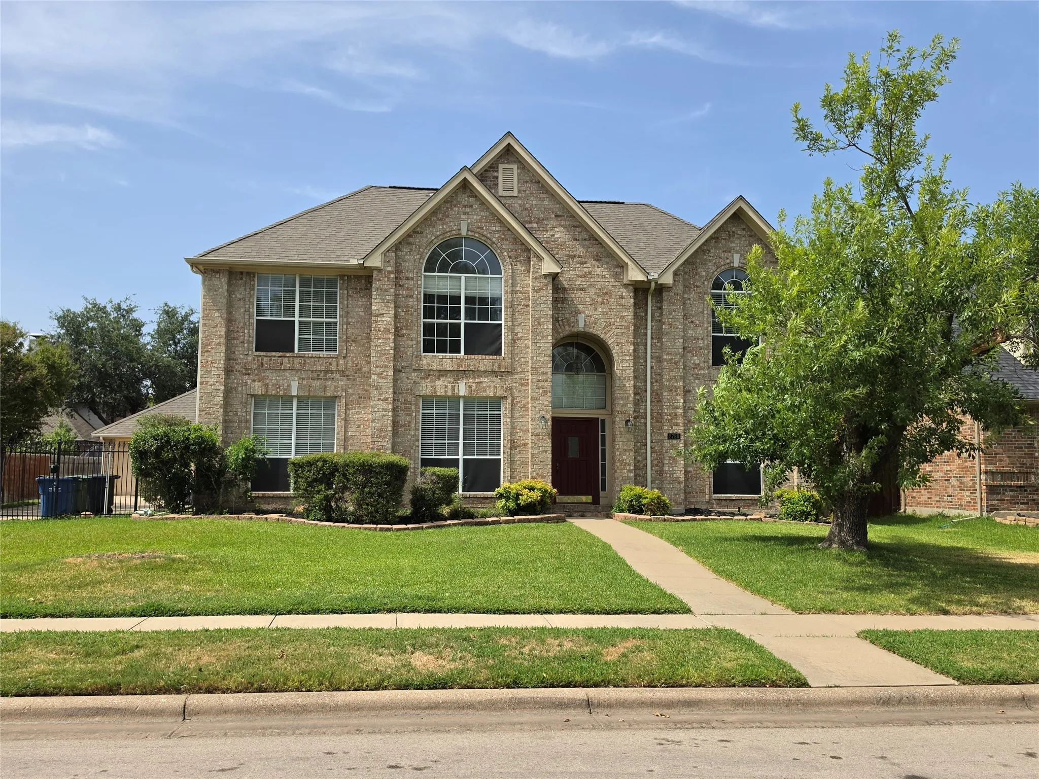 Single Family Residence For Sale in Tarrant County , 2720 Springhill Drive, Grapevine, Texas 76051, 4 Bedroom, 3 Bathroom, 2 Garage spaces, 2,733 Sqft, built in 1991, mls#21335308, Real Estate Agent in Grapevine, Homes For Sale in Tarrant county, Homes For Sale in Grapevine, Realtor in Grapevine Texas, Real Estate Brokerage Independent Realty Texas, Luminita Cordes Realtor