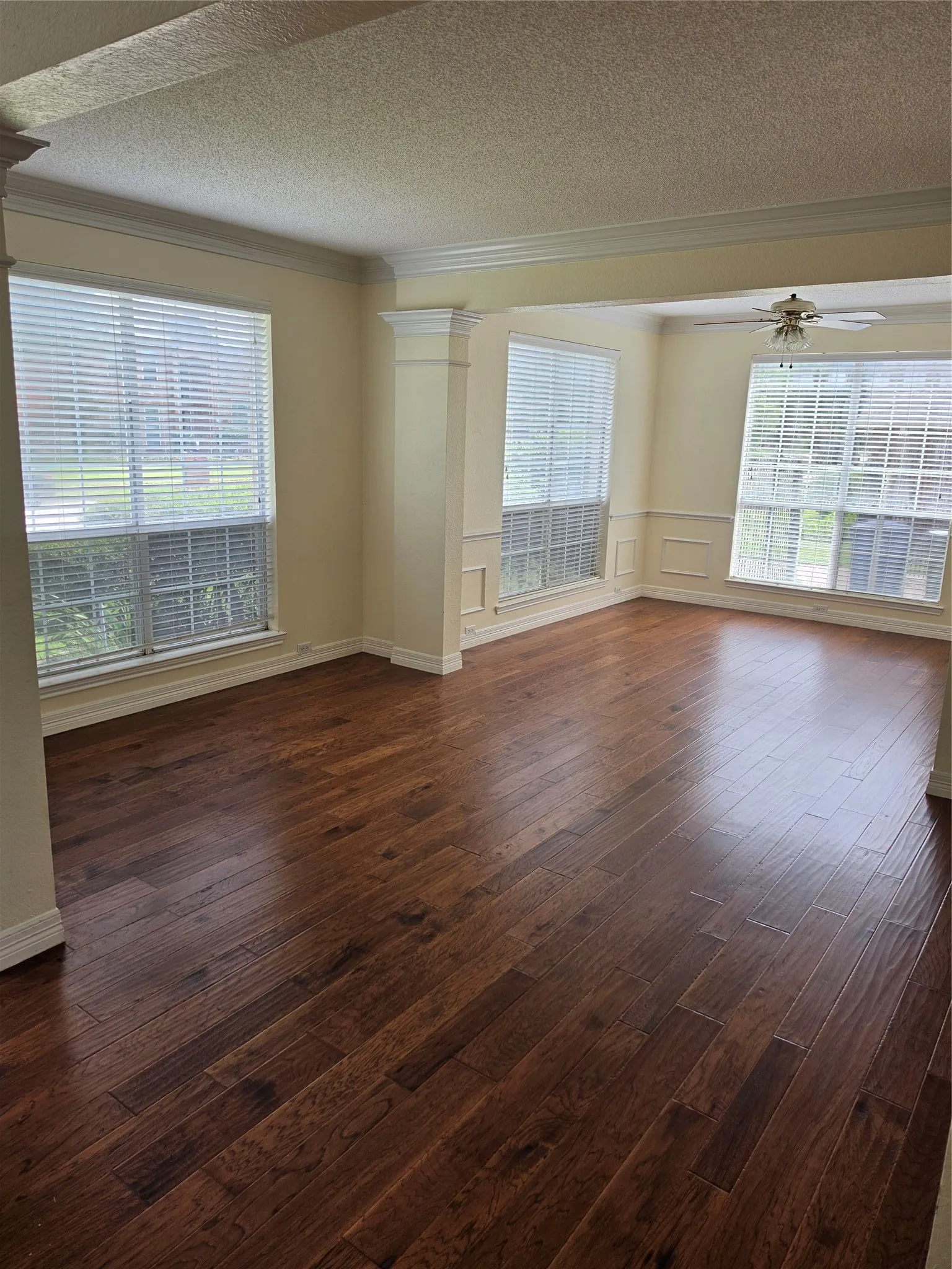 Single Family Residence For Sale in Tarrant County , 2720 Springhill Drive, Grapevine, Texas 76051, 4 Bedroom, 3 Bathroom, 2 Garage spaces, 2,733 Sqft, built in 1991, mls#21335308, Real Estate Agent in Grapevine, Homes For Sale in Tarrant county, Homes For Sale in Grapevine, Realtor in Grapevine Texas, Real Estate Brokerage Independent Realty Texas, Luminita Cordes Realtor