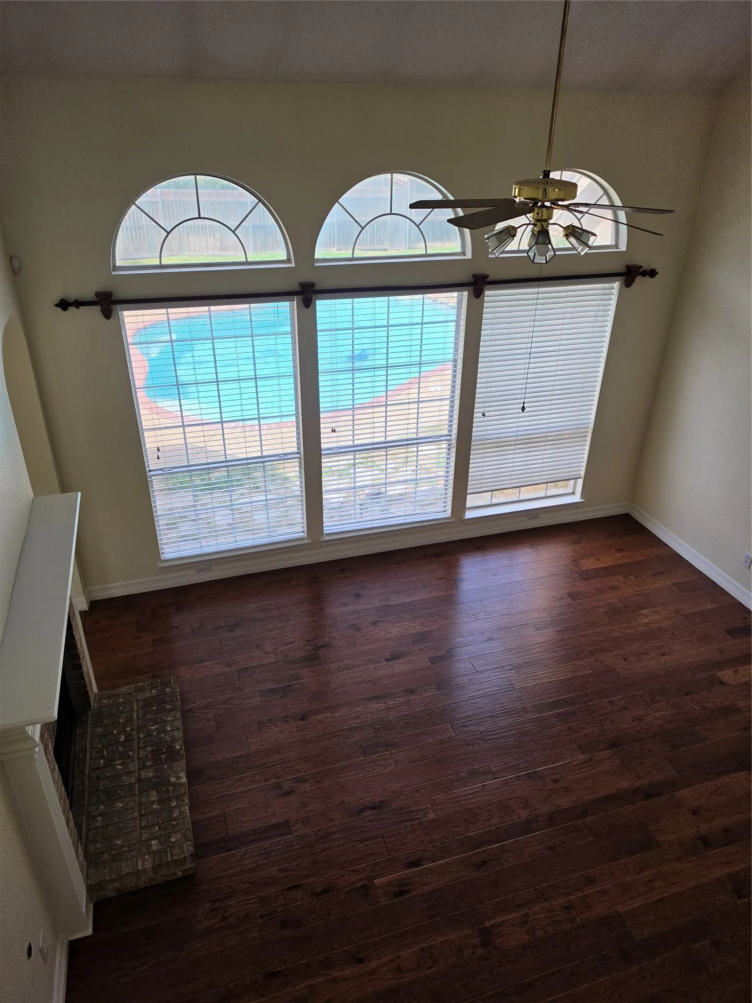 Single Family Residence For Sale in Tarrant County , 2720 Springhill Drive, Grapevine, Texas 76051, 4 Bedroom, 3 Bathroom, 2 Garage spaces, 2,733 Sqft, built in 1991, mls#21335308, Real Estate Agent in Grapevine, Homes For Sale in Tarrant county, Homes For Sale in Grapevine, Realtor in Grapevine Texas, Real Estate Brokerage Independent Realty Texas, Luminita Cordes Realtor