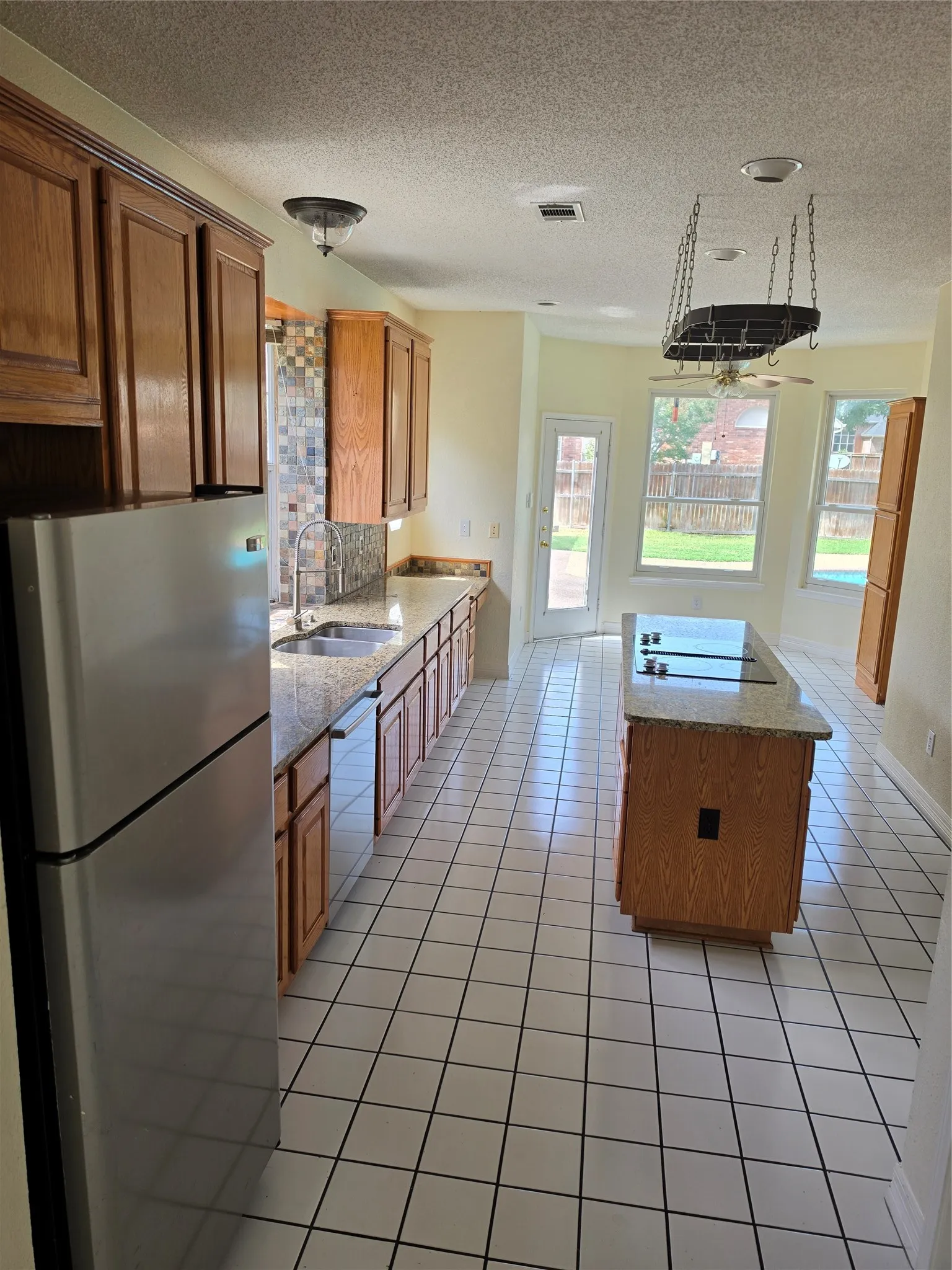 Single Family Residence For Sale in Tarrant County , 2720 Springhill Drive, Grapevine, Texas 76051, 4 Bedroom, 3 Bathroom, 2 Garage spaces, 2,733 Sqft, built in 1991, mls#21335308, Real Estate Agent in Grapevine, Homes For Sale in Tarrant county, Homes For Sale in Grapevine, Realtor in Grapevine Texas, Real Estate Brokerage Independent Realty Texas, Luminita Cordes Realtor