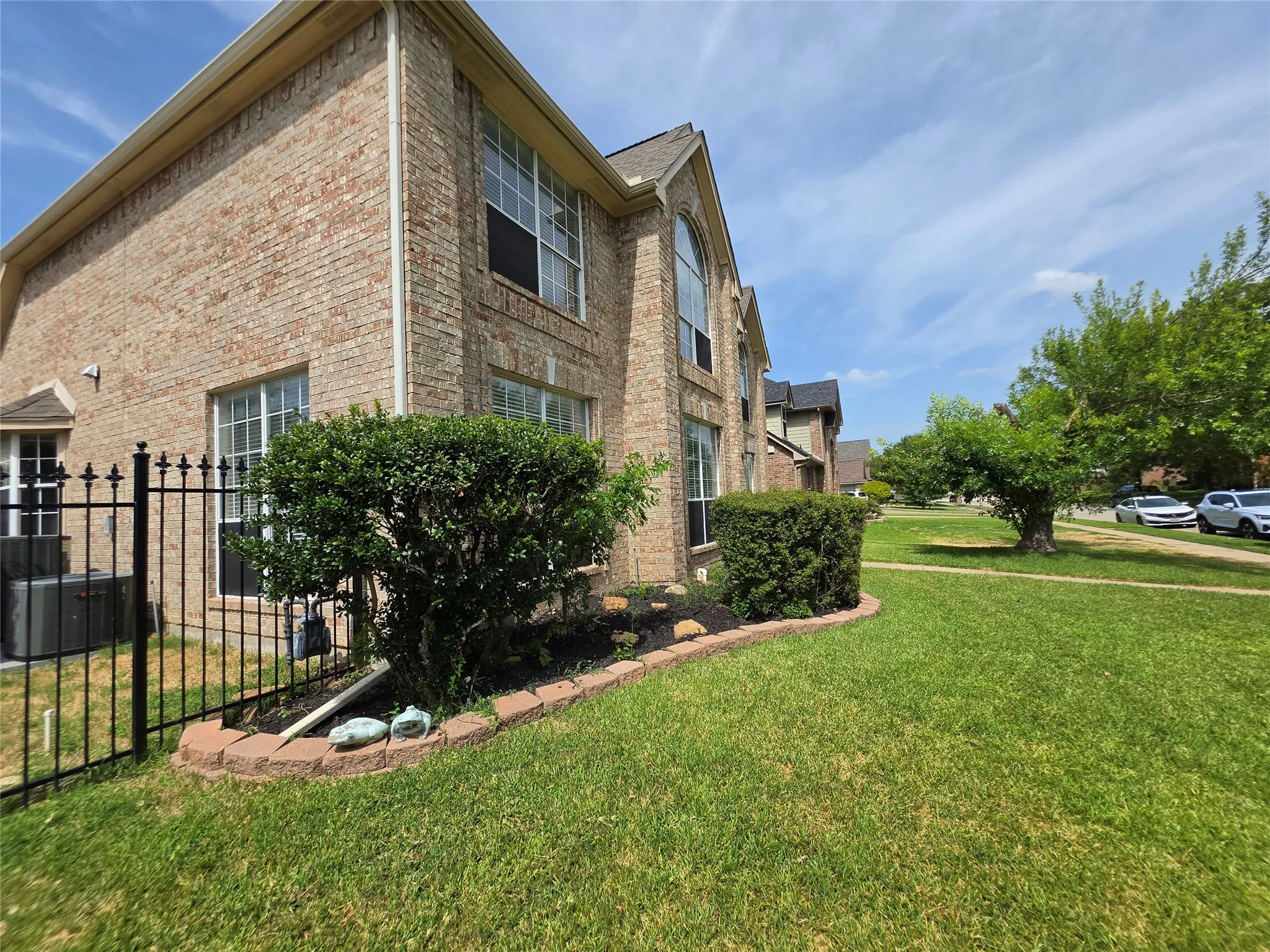 Single Family Residence For Sale in Tarrant County , 2720 Springhill Drive, Grapevine, Texas 76051, 4 Bedroom, 3 Bathroom, 2 Garage spaces, 2,733 Sqft, built in 1991, mls#21335308, Real Estate Agent in Grapevine, Homes For Sale in Tarrant county, Homes For Sale in Grapevine, Realtor in Grapevine Texas, Real Estate Brokerage Independent Realty Texas, Luminita Cordes Realtor