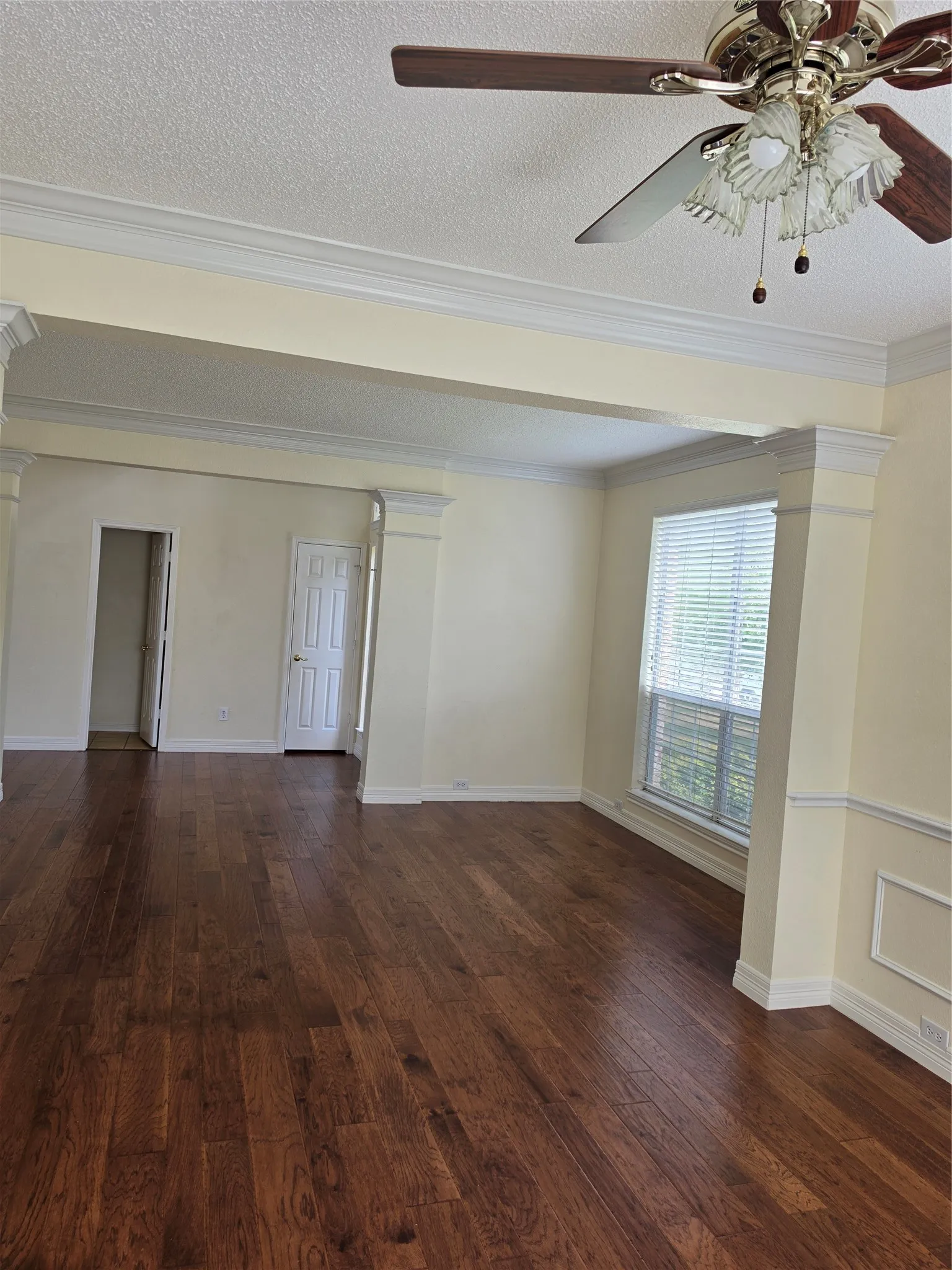 Single Family Residence For Sale in Tarrant County , 2720 Springhill Drive, Grapevine, Texas 76051, 4 Bedroom, 3 Bathroom, 2 Garage spaces, 2,733 Sqft, built in 1991, mls#21335308, Real Estate Agent in Grapevine, Homes For Sale in Tarrant county, Homes For Sale in Grapevine, Realtor in Grapevine Texas, Real Estate Brokerage Independent Realty Texas, Luminita Cordes Realtor