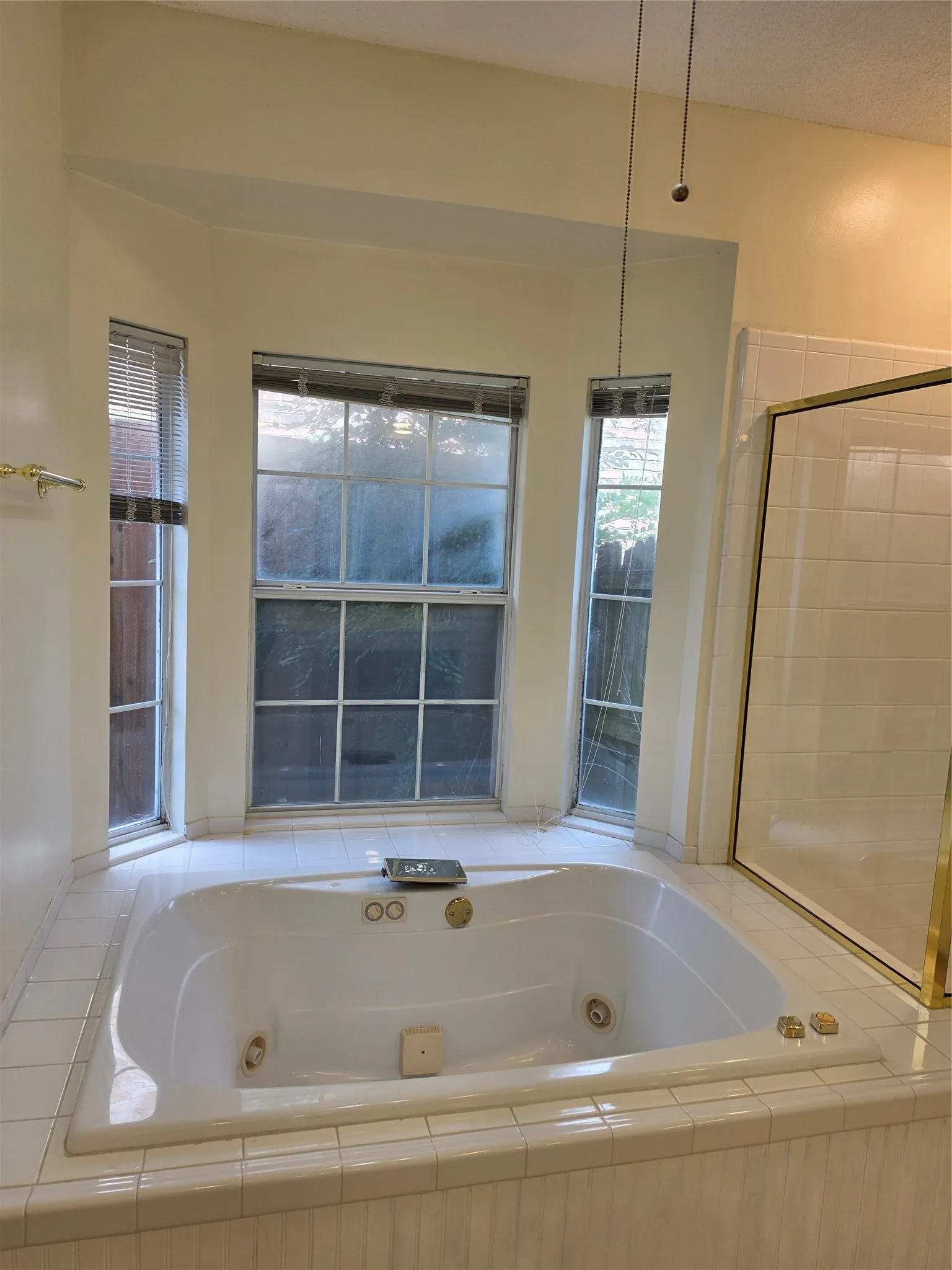 Single Family Residence For Sale in Tarrant County , 2720 Springhill Drive, Grapevine, Texas 76051, 4 Bedroom, 3 Bathroom, 2 Garage spaces, 2,733 Sqft, built in 1991, mls#21335308, Real Estate Agent in Grapevine, Homes For Sale in Tarrant county, Homes For Sale in Grapevine, Realtor in Grapevine Texas, Real Estate Brokerage Independent Realty Texas, Luminita Cordes Realtor