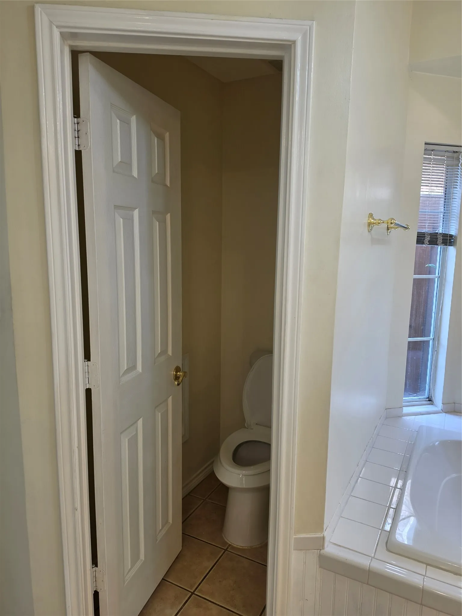 Single Family Residence For Sale in Tarrant County , 2720 Springhill Drive, Grapevine, Texas 76051, 4 Bedroom, 3 Bathroom, 2 Garage spaces, 2,733 Sqft, built in 1991, mls#21335308, Real Estate Agent in Grapevine, Homes For Sale in Tarrant county, Homes For Sale in Grapevine, Realtor in Grapevine Texas, Real Estate Brokerage Independent Realty Texas, Luminita Cordes Realtor