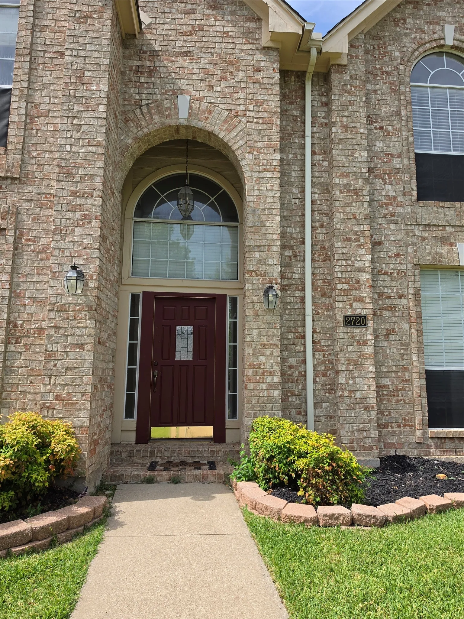 Single Family Residence For Sale in Tarrant County , 2720 Springhill Drive, Grapevine, Texas 76051, 4 Bedroom, 3 Bathroom, 2 Garage spaces, 2,733 Sqft, built in 1991, mls#21335308, Real Estate Agent in Grapevine, Homes For Sale in Tarrant county, Homes For Sale in Grapevine, Realtor in Grapevine Texas, Real Estate Brokerage Independent Realty Texas, Luminita Cordes Realtor