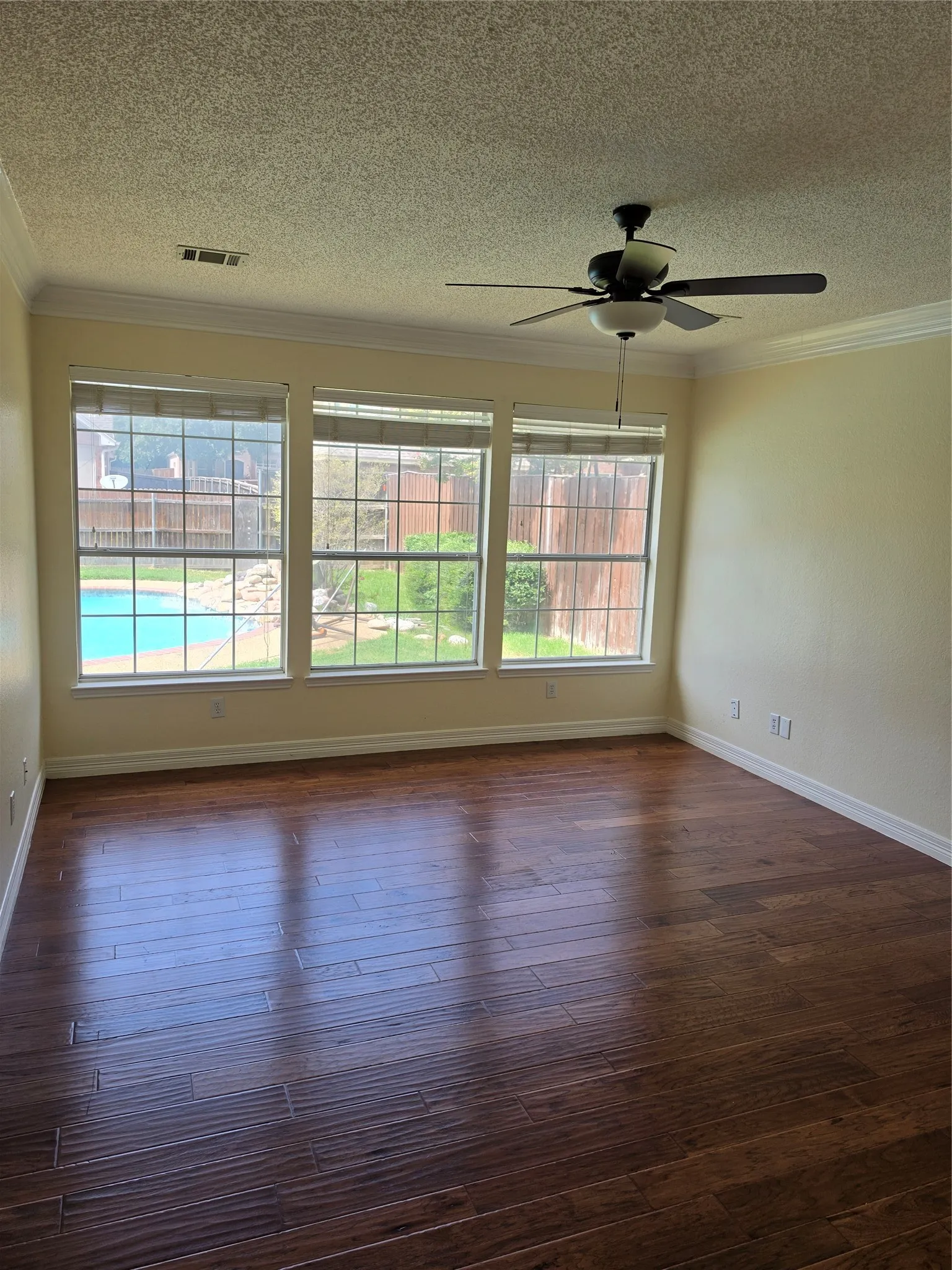 Single Family Residence For Sale in Tarrant County , 2720 Springhill Drive, Grapevine, Texas 76051, 4 Bedroom, 3 Bathroom, 2 Garage spaces, 2,733 Sqft, built in 1991, mls#21335308, Real Estate Agent in Grapevine, Homes For Sale in Tarrant county, Homes For Sale in Grapevine, Realtor in Grapevine Texas, Real Estate Brokerage Independent Realty Texas, Luminita Cordes Realtor