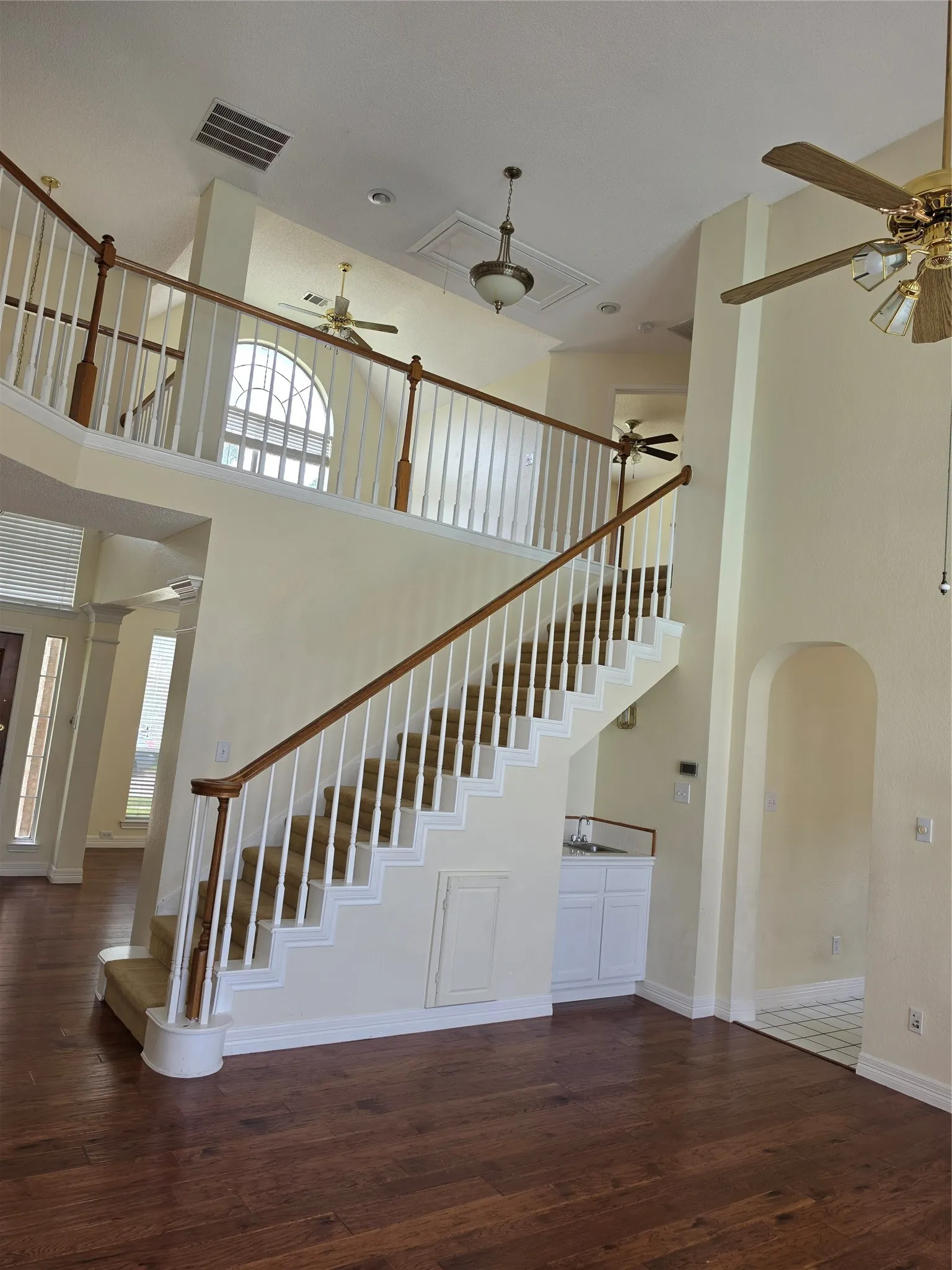 Single Family Residence For Sale in Tarrant County , 2720 Springhill Drive, Grapevine, Texas 76051, 4 Bedroom, 3 Bathroom, 2 Garage spaces, 2,733 Sqft, built in 1991, mls#21335308, Real Estate Agent in Grapevine, Homes For Sale in Tarrant county, Homes For Sale in Grapevine, Realtor in Grapevine Texas, Real Estate Brokerage Independent Realty Texas, Luminita Cordes Realtor
