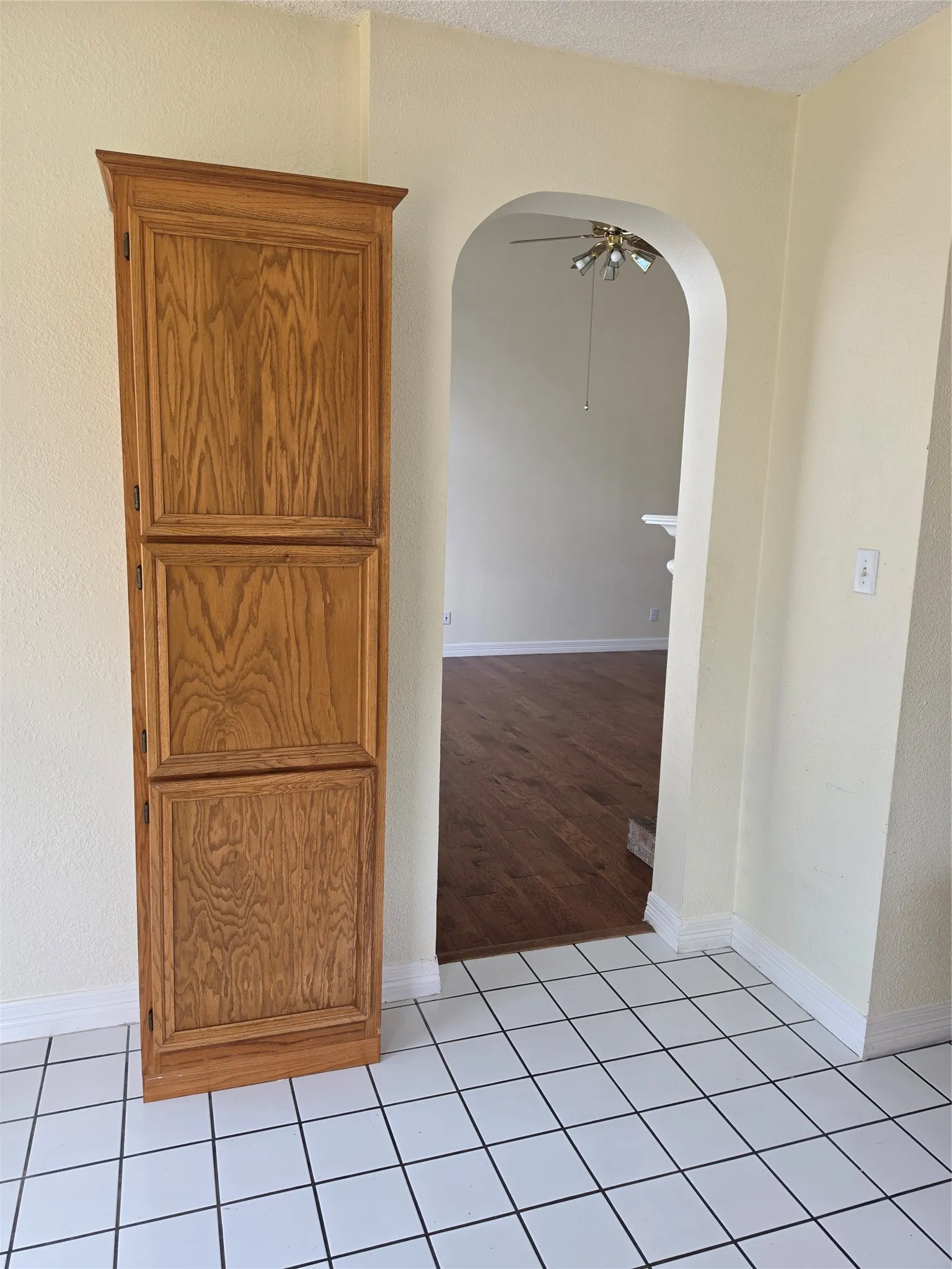 Single Family Residence For Sale in Tarrant County , 2720 Springhill Drive, Grapevine, Texas 76051, 4 Bedroom, 3 Bathroom, 2 Garage spaces, 2,733 Sqft, built in 1991, mls#21335308, Real Estate Agent in Grapevine, Homes For Sale in Tarrant county, Homes For Sale in Grapevine, Realtor in Grapevine Texas, Real Estate Brokerage Independent Realty Texas, Luminita Cordes Realtor