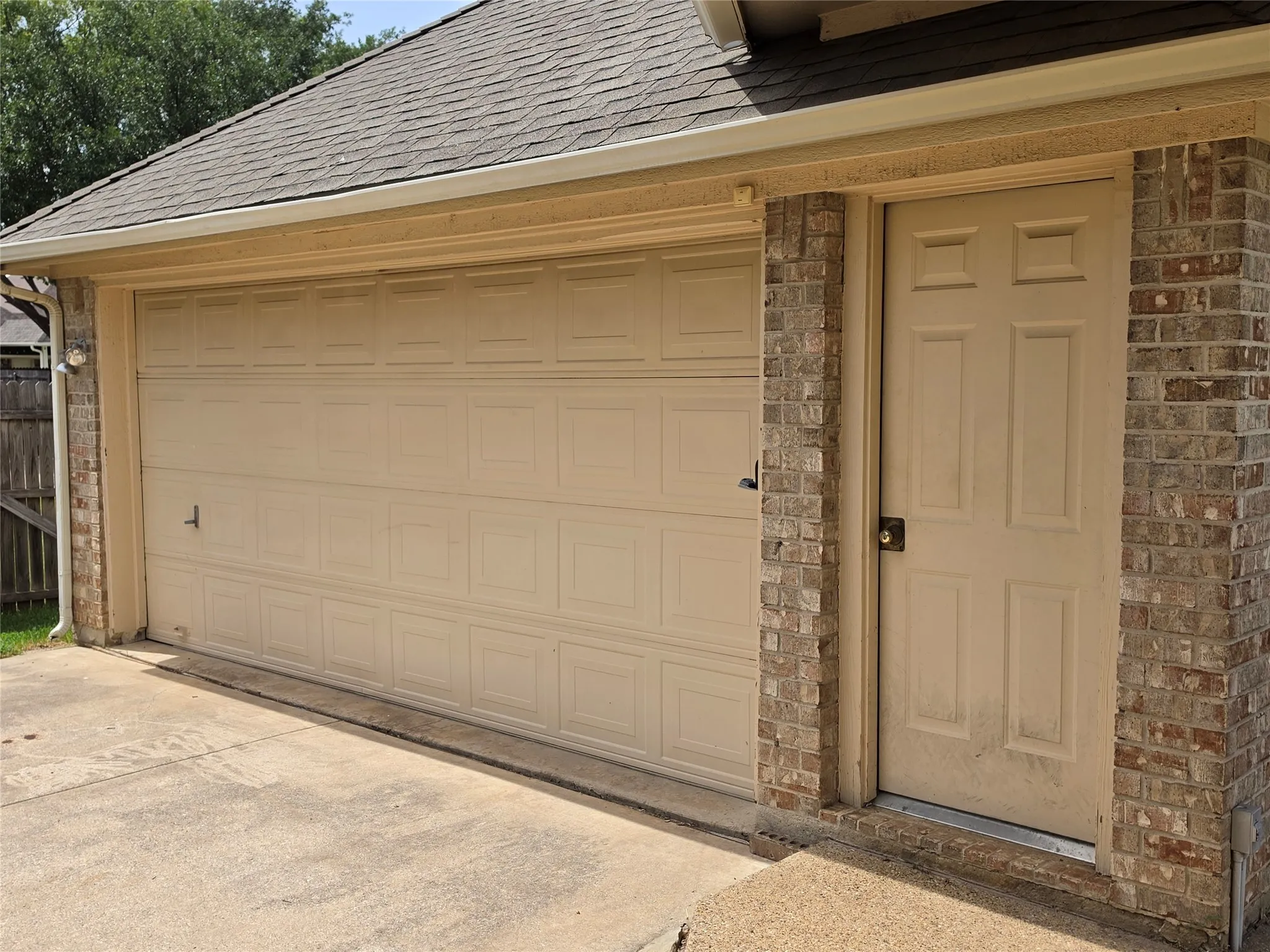 Single Family Residence For Sale in Tarrant County , 2720 Springhill Drive, Grapevine, Texas 76051, 4 Bedroom, 3 Bathroom, 2 Garage spaces, 2,733 Sqft, built in 1991, mls#21335308, Real Estate Agent in Grapevine, Homes For Sale in Tarrant county, Homes For Sale in Grapevine, Realtor in Grapevine Texas, Real Estate Brokerage Independent Realty Texas, Luminita Cordes Realtor