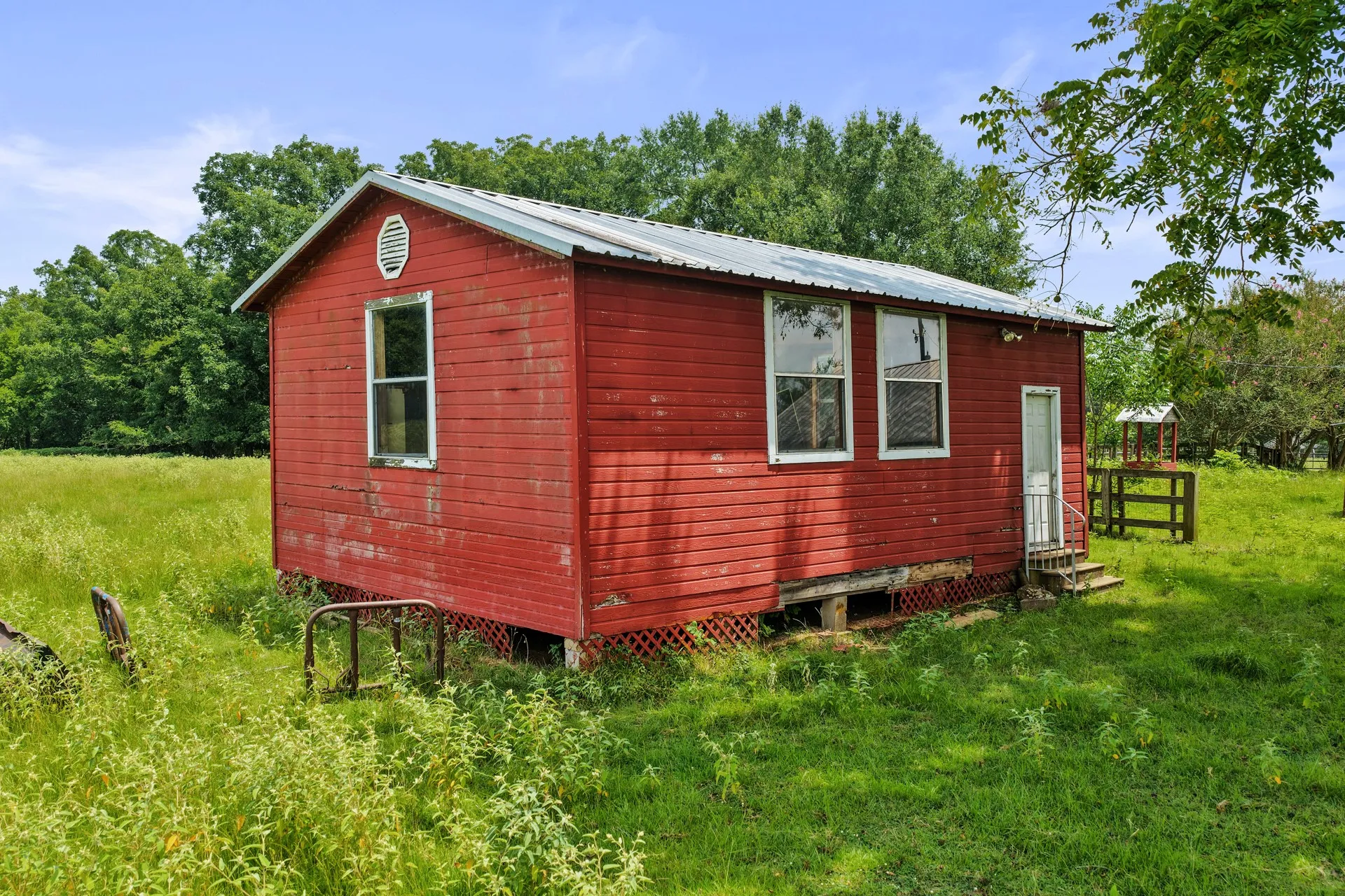 Farm For Sale in Titus County , 2199 County Rd 3150, Cookville, Texas 75558, 4 Bedrooms, 3 Bathrooms, 2 Garage spaces, 3,035 Sqft, built in 1992, Price $1,050,000, mls#21335647, Real Estate Agent in Cookville, Homes For Sale in Titus county, Homes For Sale in Cookville, Realtor in Cookville Texas, Real Estate Brokerage Independent Realty Texas, Luminita Cordes Realtor