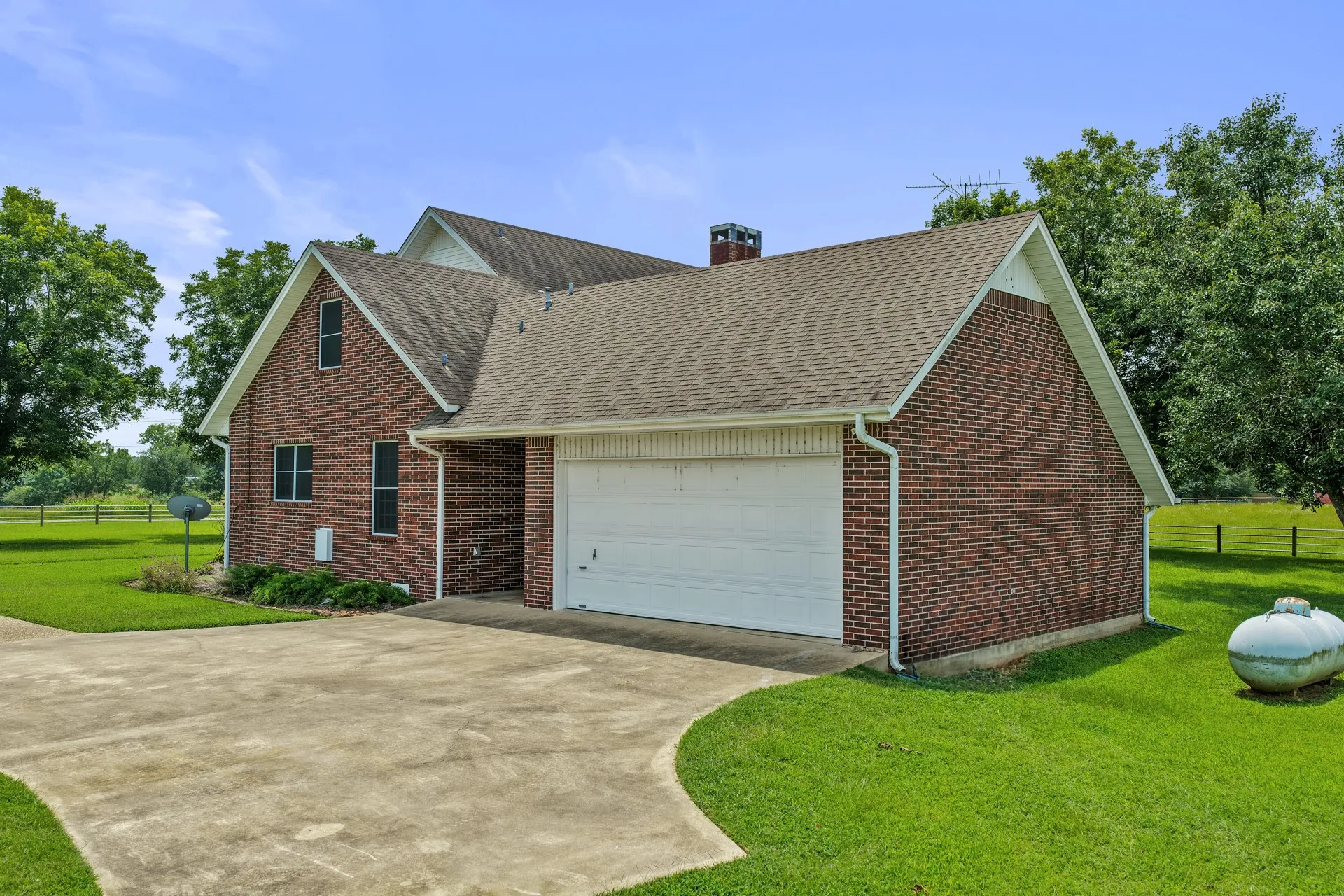 Farm For Sale in Titus County , 2199 County Rd 3150, Cookville, Texas 75558, 4 Bedrooms, 3 Bathrooms, 2 Garage spaces, 3,035 Sqft, built in 1992, Price $1,050,000, mls#21335647, Real Estate Agent in Cookville, Homes For Sale in Titus county, Homes For Sale in Cookville, Realtor in Cookville Texas, Real Estate Brokerage Independent Realty Texas, Luminita Cordes Realtor