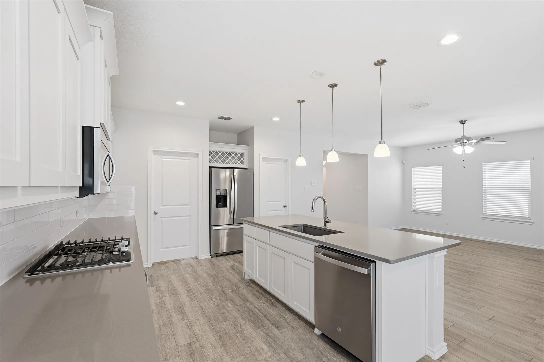 Single Family Residence For Sale in Collin County , 1408 Ross Avenue, Celina, Texas 75009, 4 Bedroom, 3 Bathroom, 2 Garage spaces, 2,541 Sqft, built in 2021, mls#21335691, Real Estate Agent in Celina, Homes For Sale in Collin county, Homes For Sale in Celina, Realtor in Celina Texas, Real Estate Brokerage Independent Realty Texas, Luminita Cordes Realtor