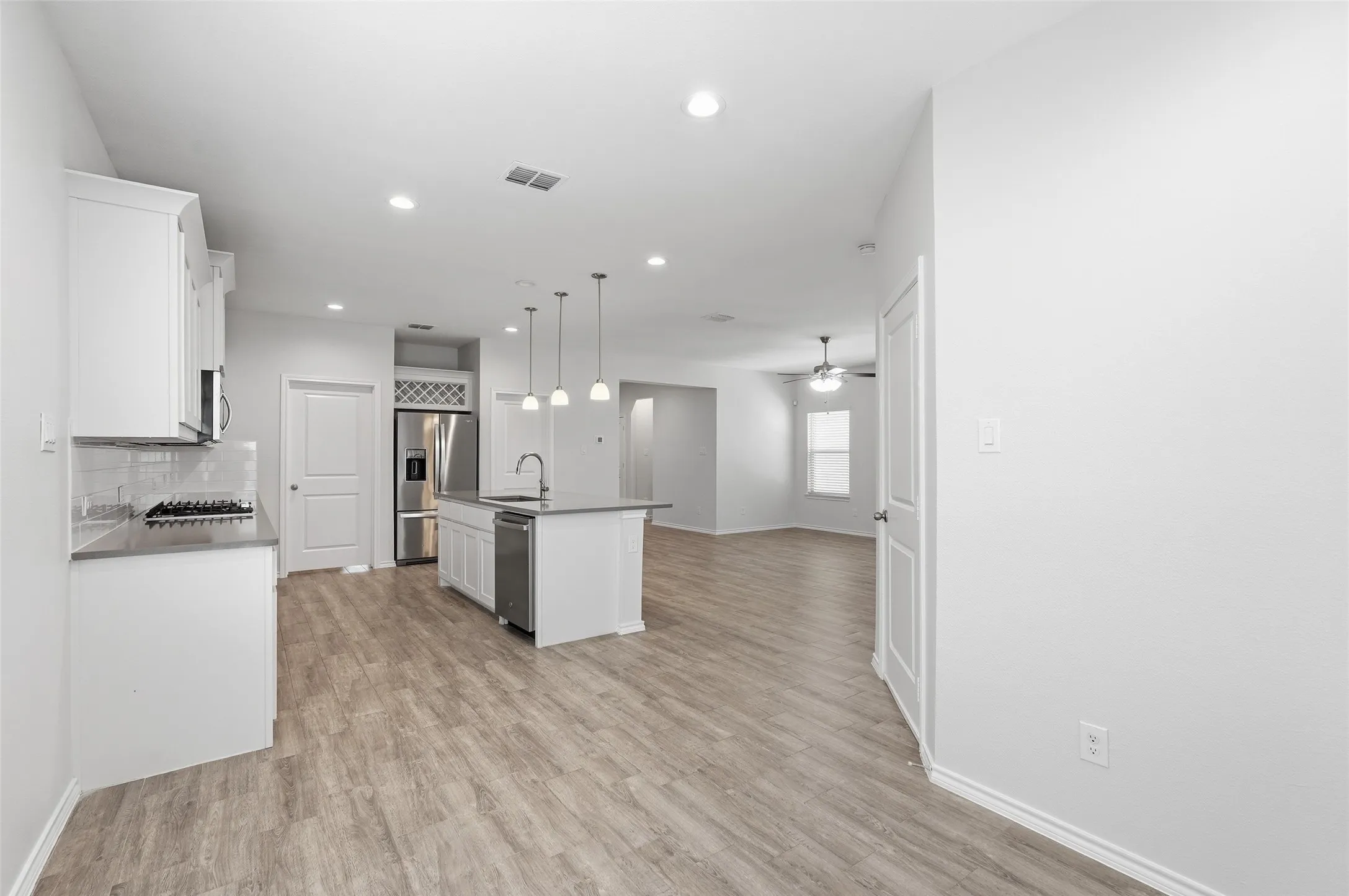 Single Family Residence For Sale in Collin County , 1408 Ross Avenue, Celina, Texas 75009, 4 Bedroom, 3 Bathroom, 2 Garage spaces, 2,541 Sqft, built in 2021, mls#21335691, Real Estate Agent in Celina, Homes For Sale in Collin county, Homes For Sale in Celina, Realtor in Celina Texas, Real Estate Brokerage Independent Realty Texas, Luminita Cordes Realtor
