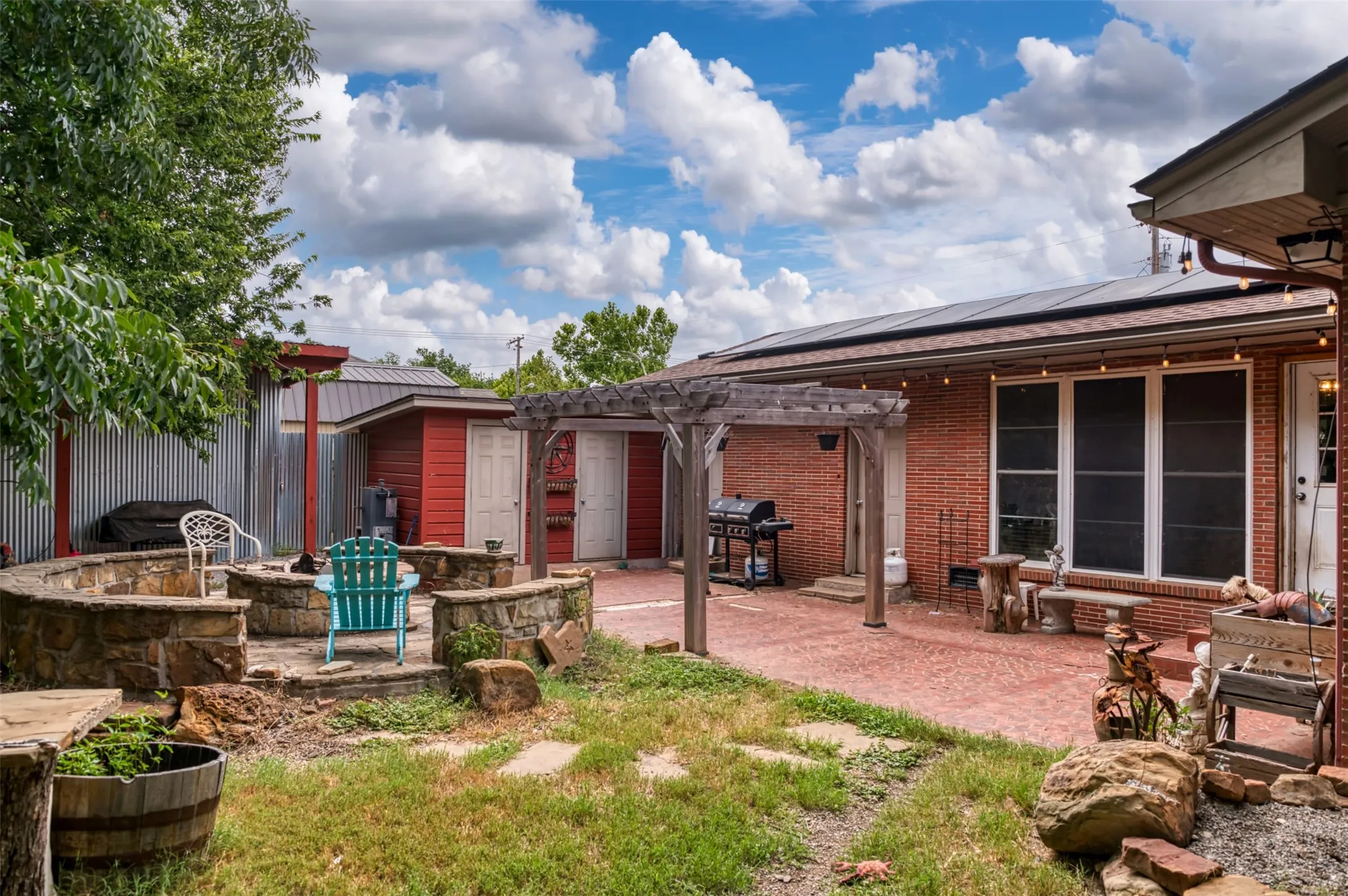 Single Family Residence For Sale in Palo Pinto County , 1202 NW 4th Avenue, Mineral Wells, Texas 76067, 3 Bedroom, 2 Bathroom, 2 Garage spaces, 1,982 Sqft, built in 1952, mls#21335339, Real Estate Agent in Mineral Wells, Homes For Sale in Palo Pinto county, Homes For Sale in Mineral Wells, Realtor in Mineral Wells Texas, Real Estate Brokerage Independent Realty Texas, Luminita Cordes Realtor