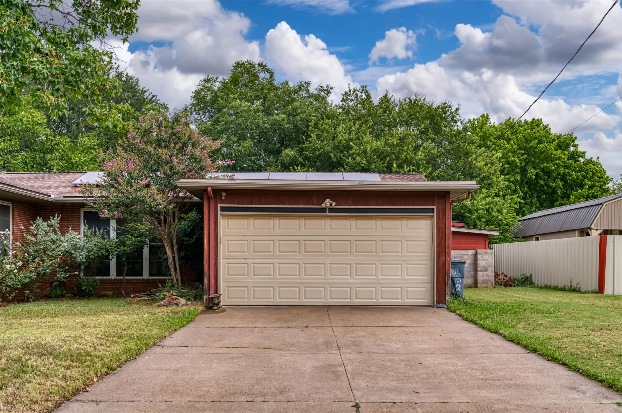 Single Family Residence For Sale in Palo Pinto County , 1202 NW 4th Avenue, Mineral Wells, Texas 76067, 3 Bedroom, 2 Bathroom, 2 Garage spaces, 1,982 Sqft, built in 1952, mls#21335339, Real Estate Agent in Mineral Wells, Homes For Sale in Palo Pinto county, Homes For Sale in Mineral Wells, Realtor in Mineral Wells Texas, Real Estate Brokerage Independent Realty Texas, Luminita Cordes Realtor