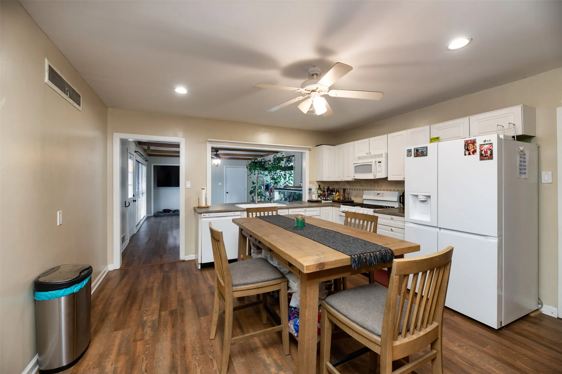 Single Family Residence For Sale in Palo Pinto County , 1202 NW 4th Avenue, Mineral Wells, Texas 76067, 3 Bedroom, 2 Bathroom, 2 Garage spaces, 1,982 Sqft, built in 1952, mls#21335339, Real Estate Agent in Mineral Wells, Homes For Sale in Palo Pinto county, Homes For Sale in Mineral Wells, Realtor in Mineral Wells Texas, Real Estate Brokerage Independent Realty Texas, Luminita Cordes Realtor
