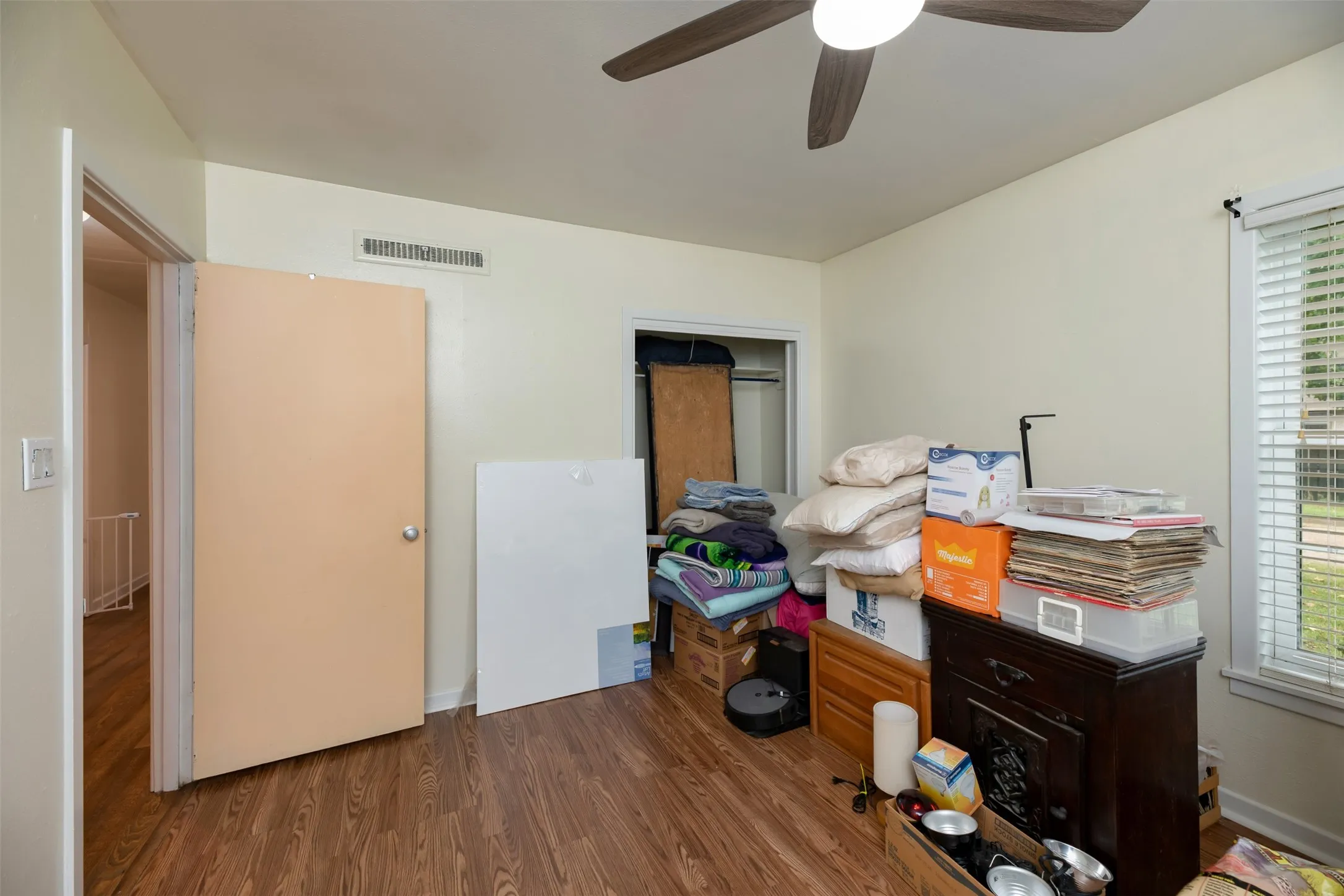 Single Family Residence For Sale in Palo Pinto County , 1202 NW 4th Avenue, Mineral Wells, Texas 76067, 3 Bedroom, 2 Bathroom, 2 Garage spaces, 1,982 Sqft, built in 1952, mls#21335339, Real Estate Agent in Mineral Wells, Homes For Sale in Palo Pinto county, Homes For Sale in Mineral Wells, Realtor in Mineral Wells Texas, Real Estate Brokerage Independent Realty Texas, Luminita Cordes Realtor
