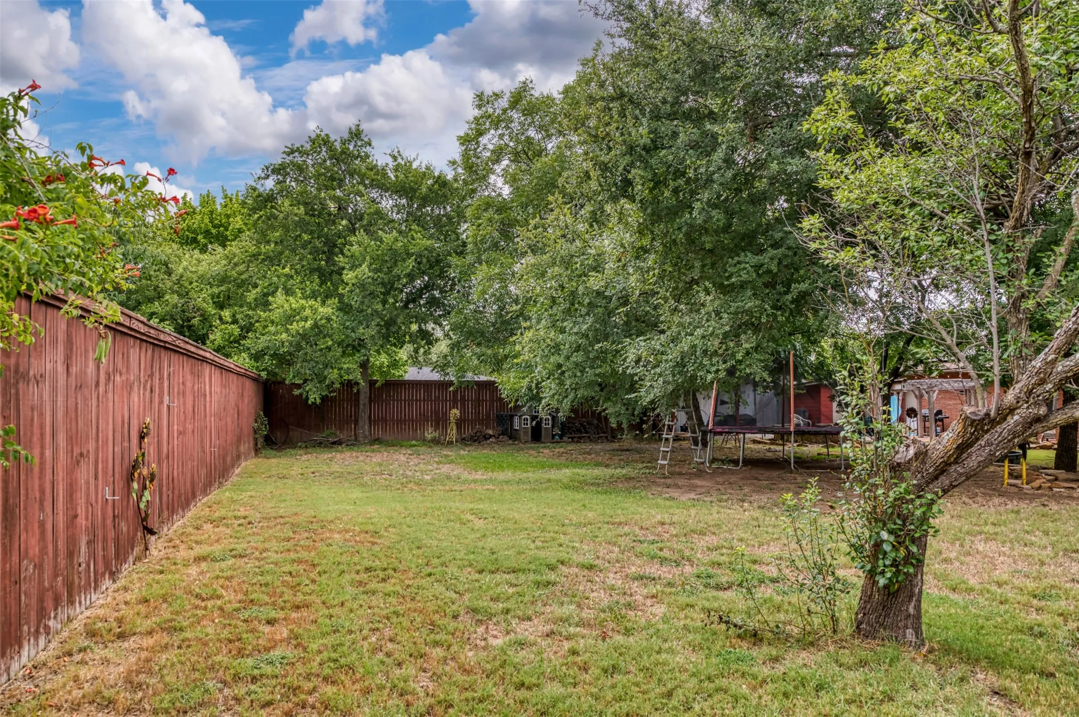 Single Family Residence For Sale in Palo Pinto County , 1202 NW 4th Avenue, Mineral Wells, Texas 76067, 3 Bedroom, 2 Bathroom, 2 Garage spaces, 1,982 Sqft, built in 1952, mls#21335339, Real Estate Agent in Mineral Wells, Homes For Sale in Palo Pinto county, Homes For Sale in Mineral Wells, Realtor in Mineral Wells Texas, Real Estate Brokerage Independent Realty Texas, Luminita Cordes Realtor