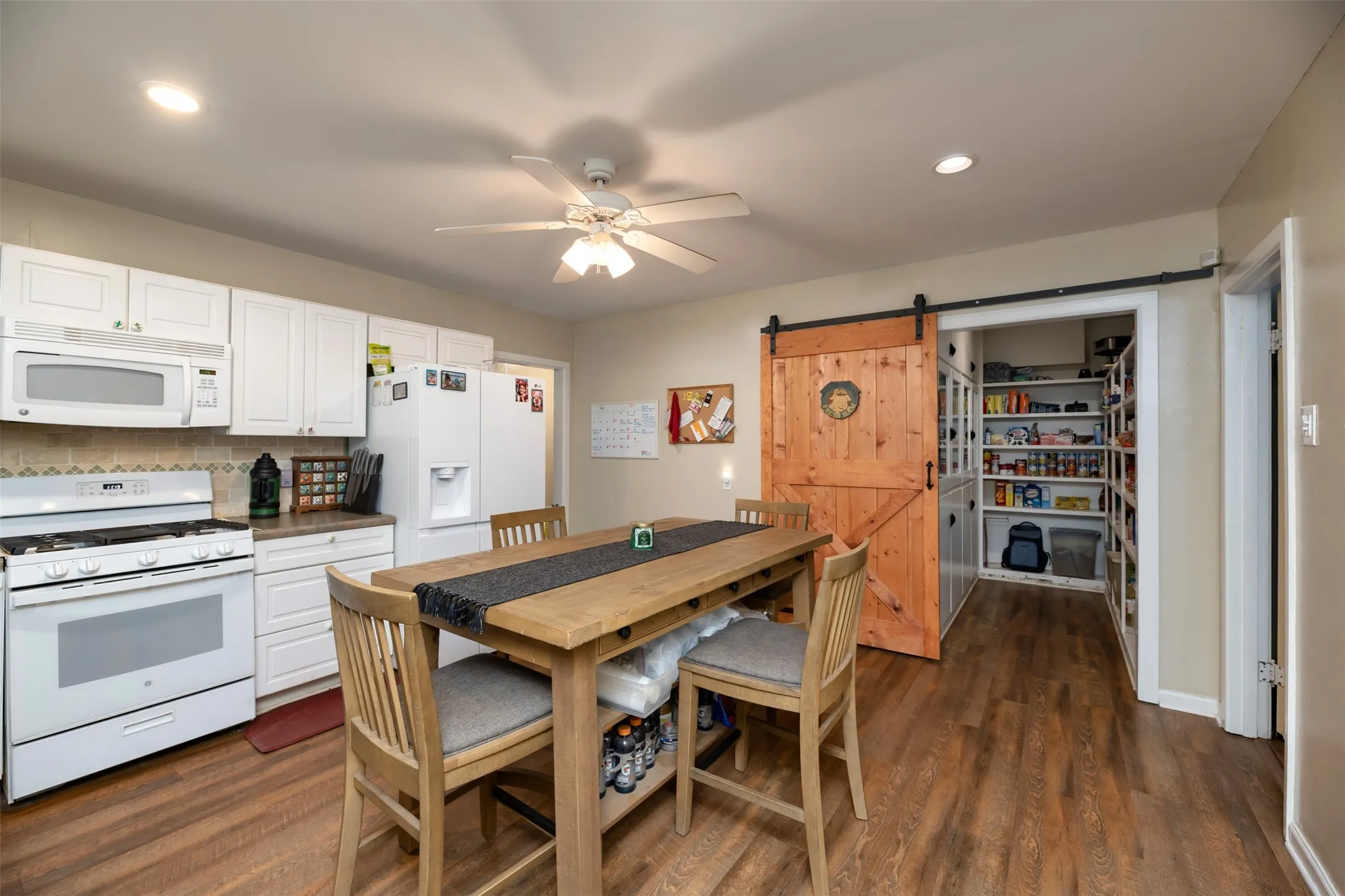 Single Family Residence For Sale in Palo Pinto County , 1202 NW 4th Avenue, Mineral Wells, Texas 76067, 3 Bedroom, 2 Bathroom, 2 Garage spaces, 1,982 Sqft, built in 1952, mls#21335339, Real Estate Agent in Mineral Wells, Homes For Sale in Palo Pinto county, Homes For Sale in Mineral Wells, Realtor in Mineral Wells Texas, Real Estate Brokerage Independent Realty Texas, Luminita Cordes Realtor