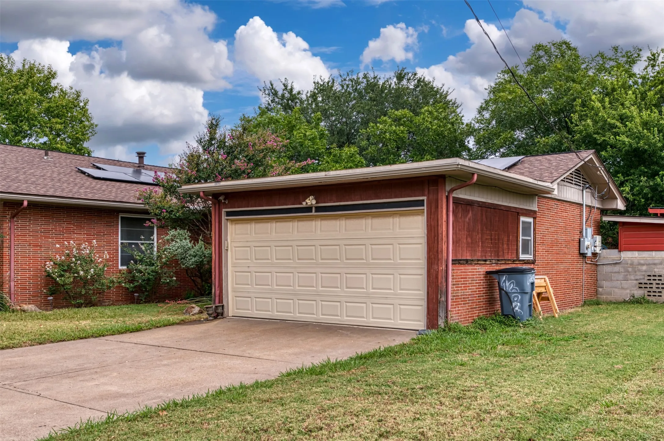 Single Family Residence For Sale in Palo Pinto County , 1202 NW 4th Avenue, Mineral Wells, Texas 76067, 3 Bedroom, 2 Bathroom, 2 Garage spaces, 1,982 Sqft, built in 1952, mls#21335339, Real Estate Agent in Mineral Wells, Homes For Sale in Palo Pinto county, Homes For Sale in Mineral Wells, Realtor in Mineral Wells Texas, Real Estate Brokerage Independent Realty Texas, Luminita Cordes Realtor