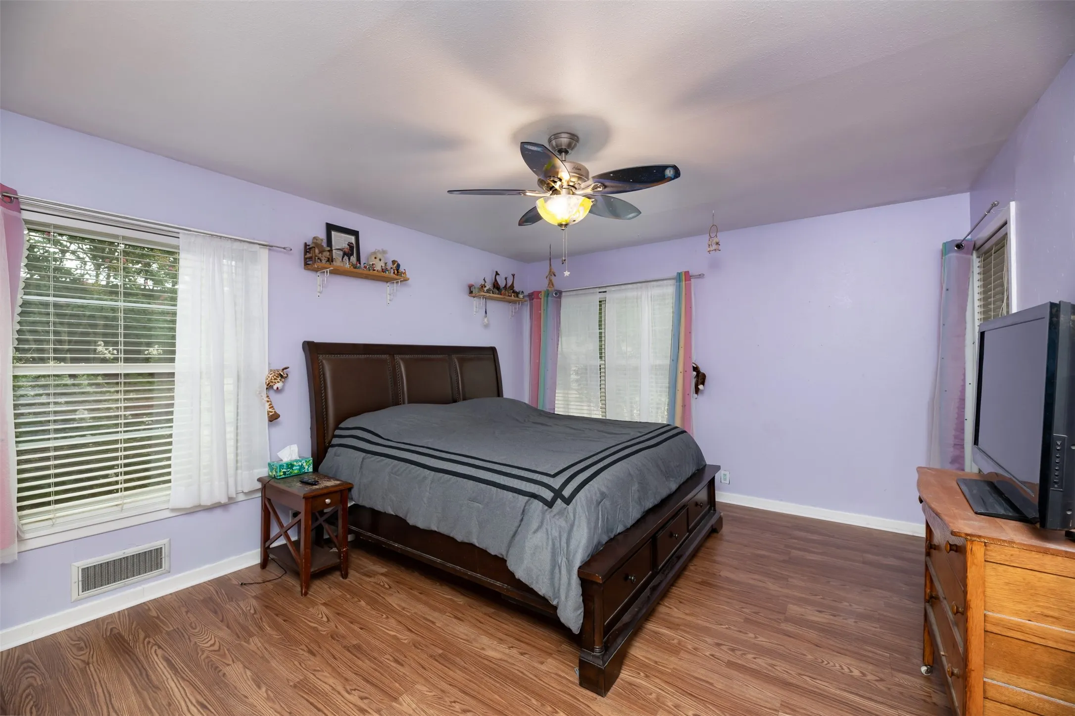 Single Family Residence For Sale in Palo Pinto County , 1202 NW 4th Avenue, Mineral Wells, Texas 76067, 3 Bedroom, 2 Bathroom, 2 Garage spaces, 1,982 Sqft, built in 1952, mls#21335339, Real Estate Agent in Mineral Wells, Homes For Sale in Palo Pinto county, Homes For Sale in Mineral Wells, Realtor in Mineral Wells Texas, Real Estate Brokerage Independent Realty Texas, Luminita Cordes Realtor