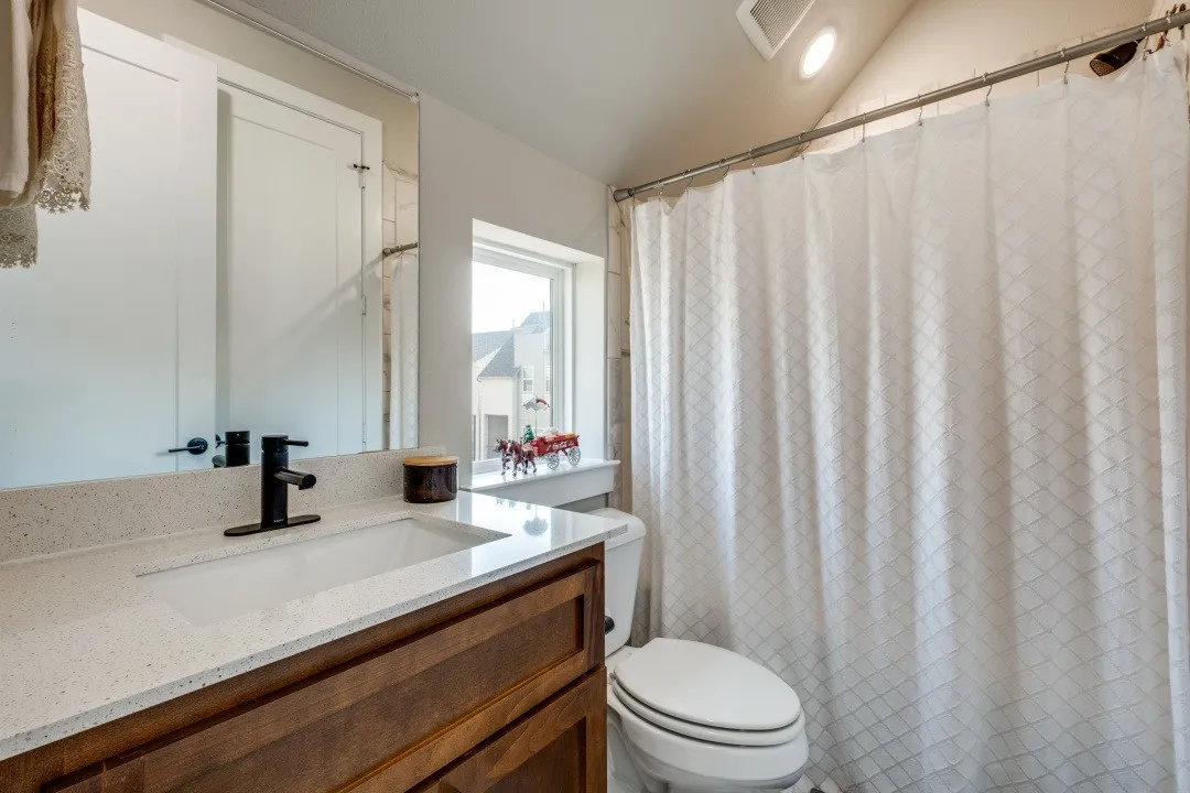 Single Family Residence For Rent in Dallas County , 1450 Elevado Drive, Dallas, Texas 75212, 3 Bedroom, 4 Bathroom, 2 Garage spaces, 2,237 Sqft, built in 2020, mls#21333145, Real Estate Agent in Dallas, Homes For Rent in Dallas county, Homes For Rent in Dallas, Realtor in Dallas Texas, Real Estate Brokerage Independent Realty Texas, Luminita Cordes Realtor