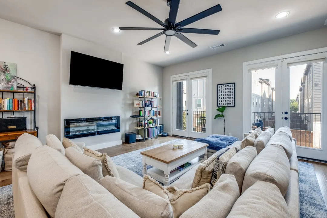Single Family Residence For Rent in Dallas County , 1450 Elevado Drive, Dallas, Texas 75212, 3 Bedroom, 4 Bathroom, 2 Garage spaces, 2,237 Sqft, built in 2020, mls#21333145, Real Estate Agent in Dallas, Homes For Rent in Dallas county, Homes For Rent in Dallas, Realtor in Dallas Texas, Real Estate Brokerage Independent Realty Texas, Luminita Cordes Realtor