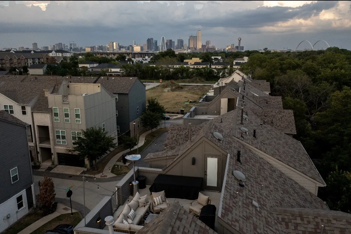 Single Family Residence For Rent in Dallas County , 1450 Elevado Drive, Dallas, Texas 75212, 3 Bedroom, 4 Bathroom, 2 Garage spaces, 2,237 Sqft, built in 2020, mls#21333145, Real Estate Agent in Dallas, Homes For Rent in Dallas county, Homes For Rent in Dallas, Realtor in Dallas Texas, Real Estate Brokerage Independent Realty Texas, Luminita Cordes Realtor