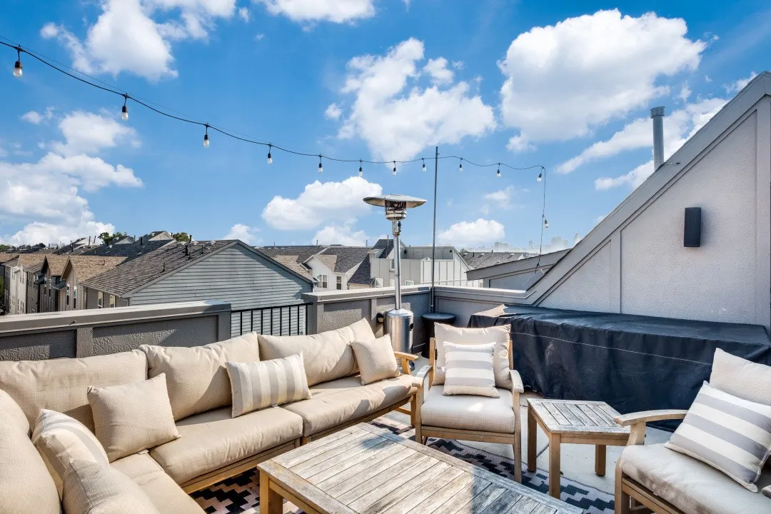 Single Family Residence For Rent in Dallas County , 1450 Elevado Drive, Dallas, Texas 75212, 3 Bedroom, 4 Bathroom, 2 Garage spaces, 2,237 Sqft, built in 2020, mls#21333145, Real Estate Agent in Dallas, Homes For Rent in Dallas county, Homes For Rent in Dallas, Realtor in Dallas Texas, Real Estate Brokerage Independent Realty Texas, Luminita Cordes Realtor