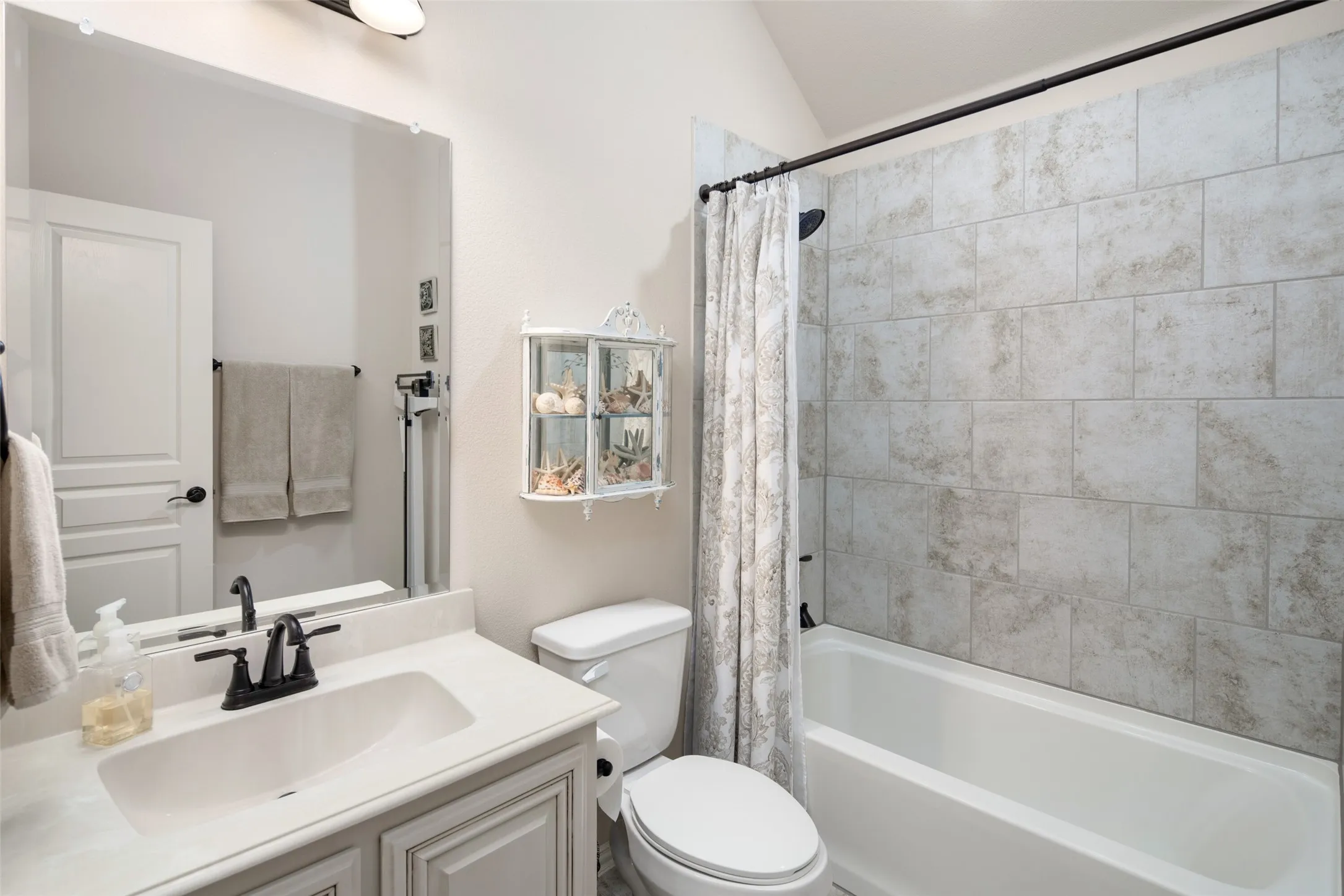 Single Family Residence For Sale in Collin County , 802 Providence, Wylie, Texas 75098, 4 Bedroom, 3 Bathroom, 2 Garage spaces, 3,084 Sqft, built in 2018, mls#21334756, Real Estate Agent in Wylie, Homes For Sale in Collin county, Homes For Sale in Wylie, Realtor in Wylie Texas, Real Estate Brokerage Independent Realty Texas, Luminita Cordes Realtor