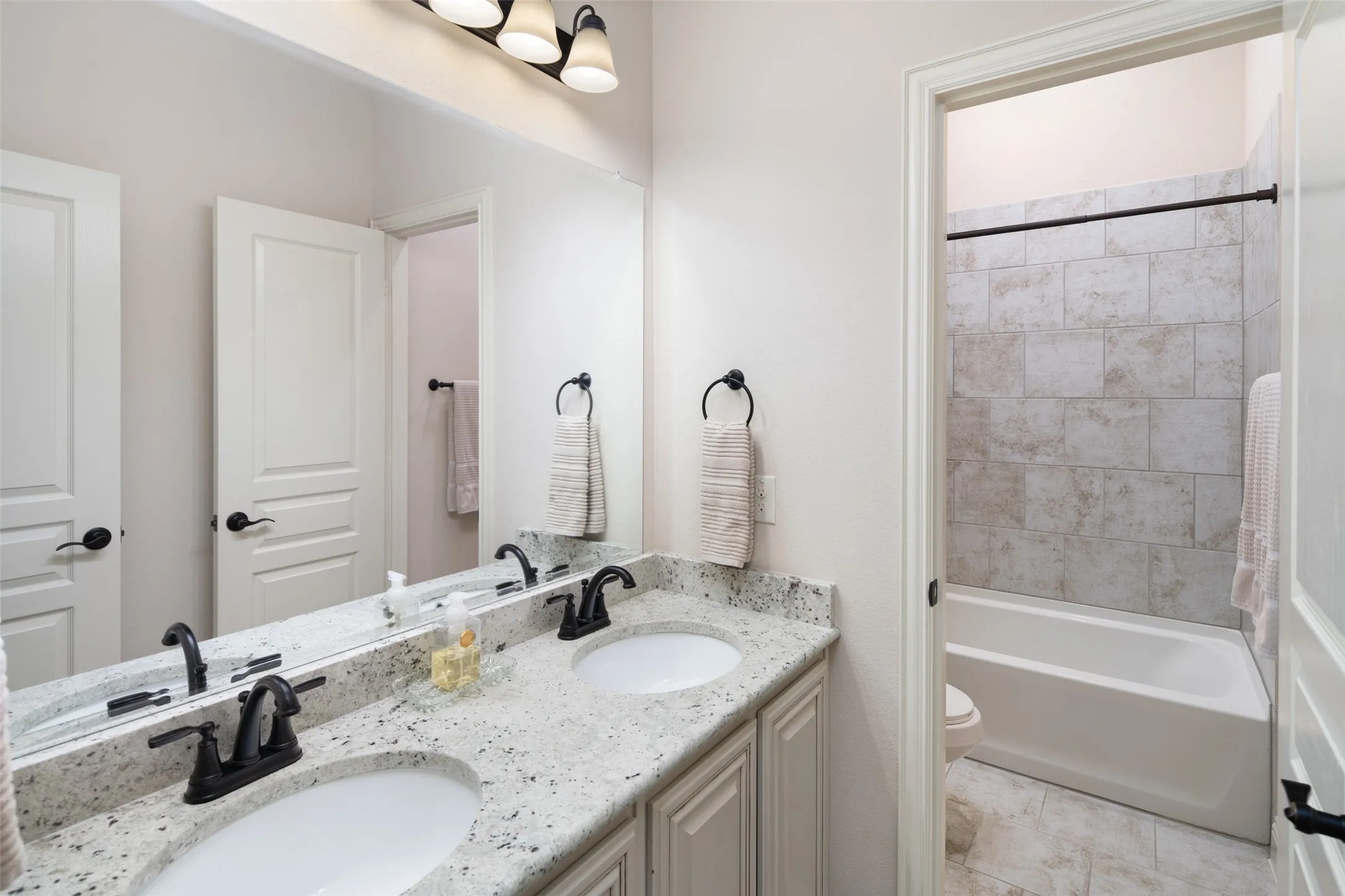 Single Family Residence For Sale in Collin County , 802 Providence, Wylie, Texas 75098, 4 Bedroom, 3 Bathroom, 2 Garage spaces, 3,084 Sqft, built in 2018, mls#21334756, Real Estate Agent in Wylie, Homes For Sale in Collin county, Homes For Sale in Wylie, Realtor in Wylie Texas, Real Estate Brokerage Independent Realty Texas, Luminita Cordes Realtor