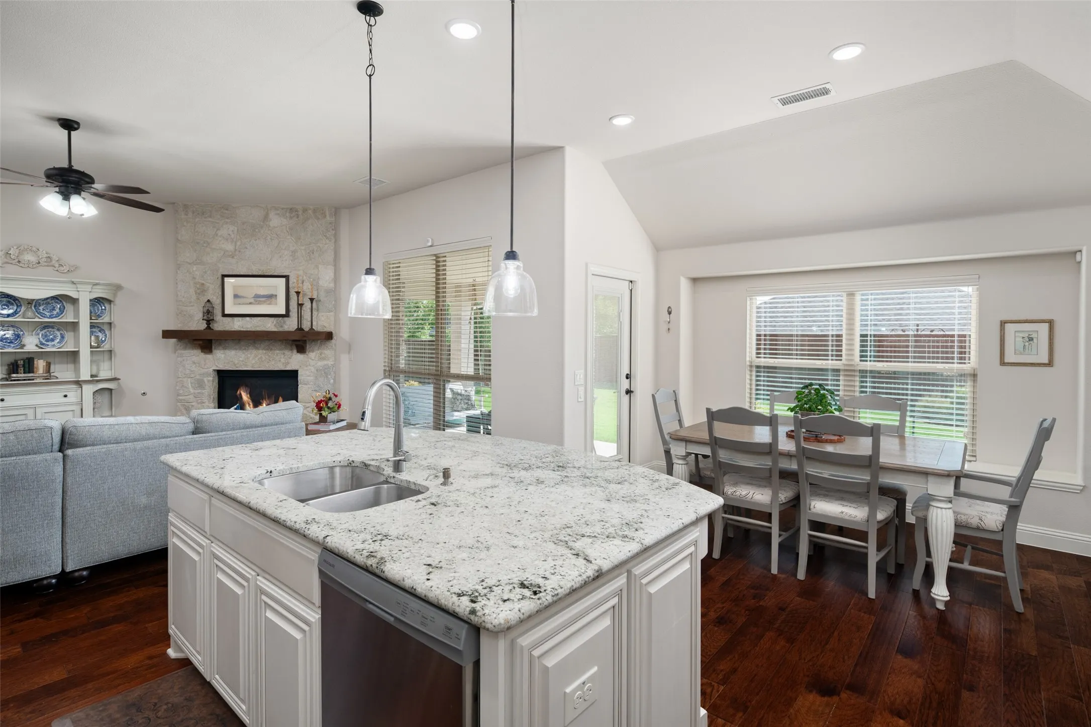 Single Family Residence For Sale in Collin County , 802 Providence, Wylie, Texas 75098, 4 Bedroom, 3 Bathroom, 2 Garage spaces, 3,084 Sqft, built in 2018, mls#21334756, Real Estate Agent in Wylie, Homes For Sale in Collin county, Homes For Sale in Wylie, Realtor in Wylie Texas, Real Estate Brokerage Independent Realty Texas, Luminita Cordes Realtor