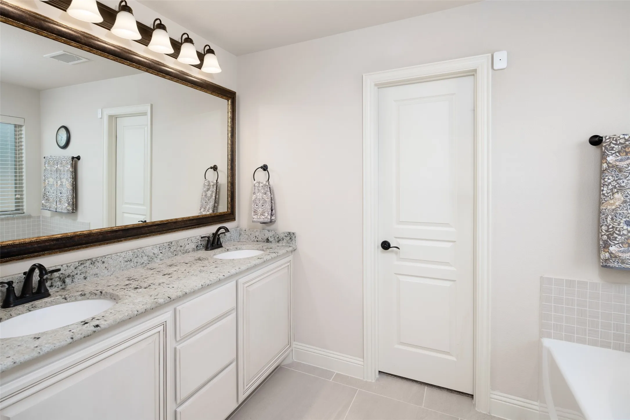 Single Family Residence For Sale in Collin County , 802 Providence, Wylie, Texas 75098, 4 Bedroom, 3 Bathroom, 2 Garage spaces, 3,084 Sqft, built in 2018, mls#21334756, Real Estate Agent in Wylie, Homes For Sale in Collin county, Homes For Sale in Wylie, Realtor in Wylie Texas, Real Estate Brokerage Independent Realty Texas, Luminita Cordes Realtor