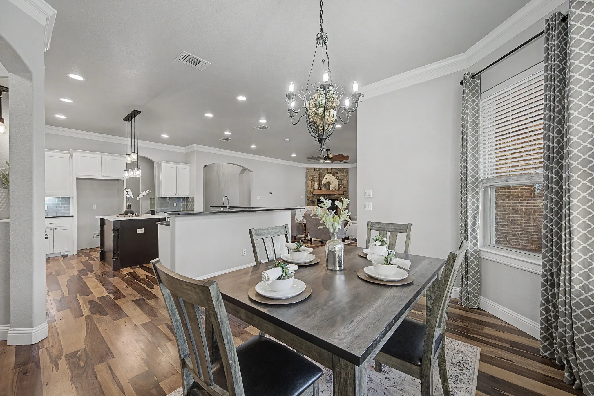 Room for 6, this spacious breakfast nook can be used for every day dining or additional holiday overflow.